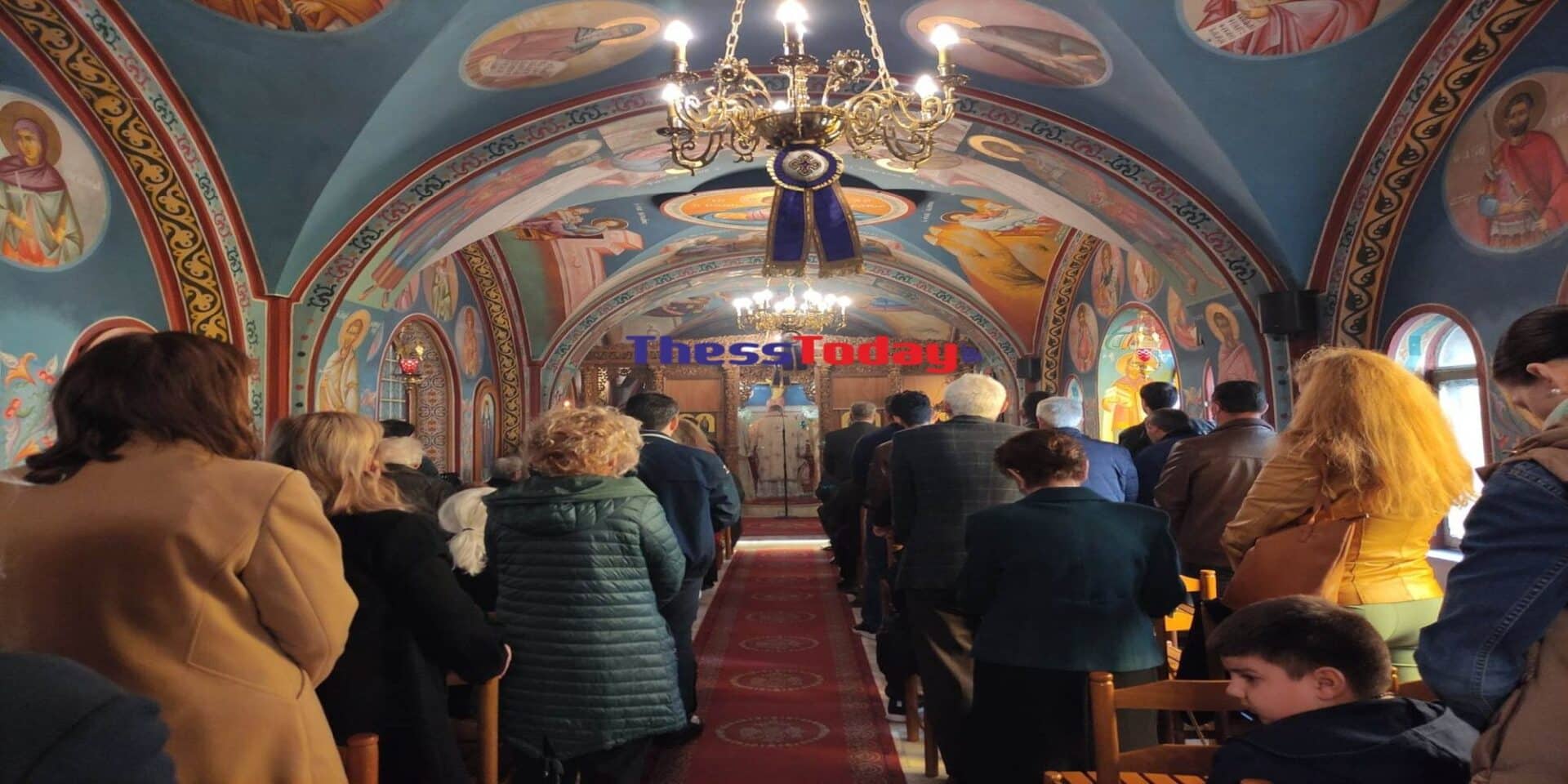 Πιστοί σε εκκλησία εντός του ΟΣΕ
