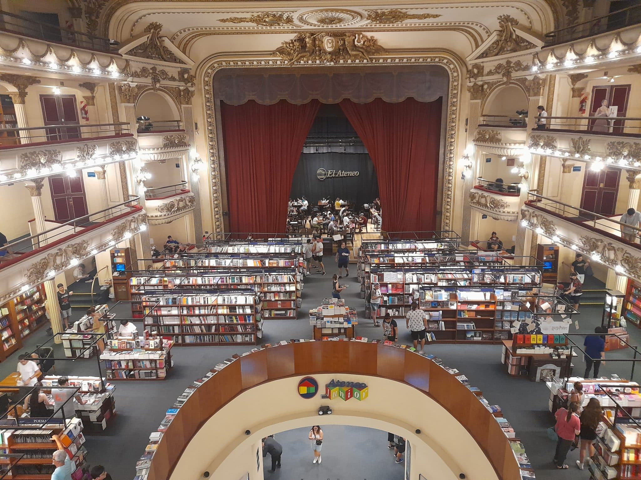Το βιβλιοπωλείο Ateneo στο Μπουένος Άιρες