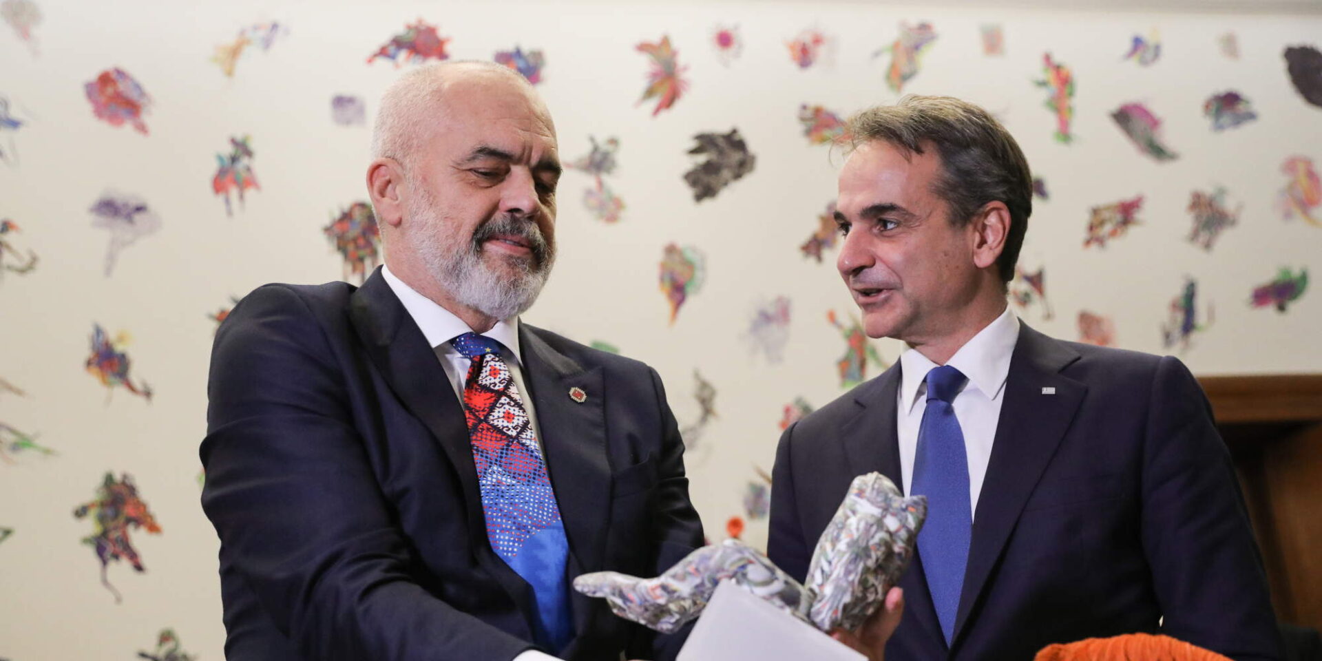 Ο πρωθυπουργός της Αλβανίας, Έντι Ράμα με τον Κυριάκο Μητσοτάκη