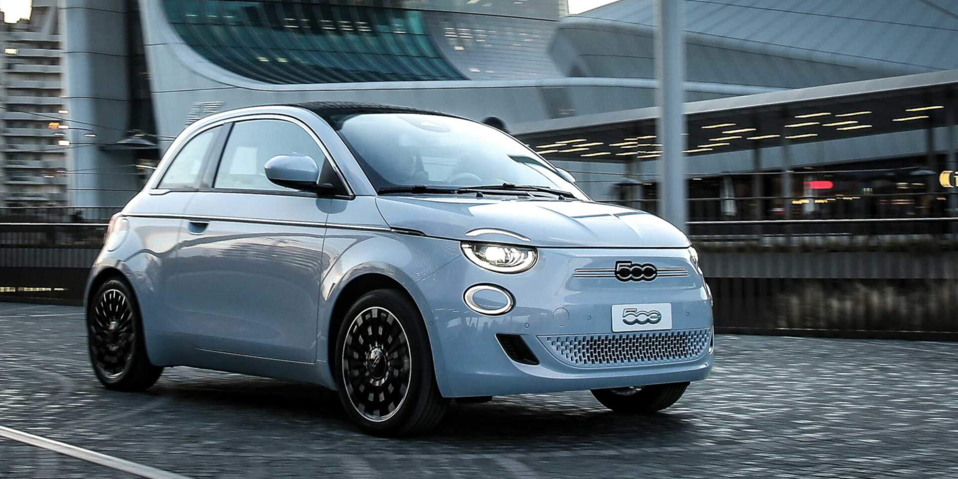 Το αμιγώς ηλεκτρικό Fiat 500