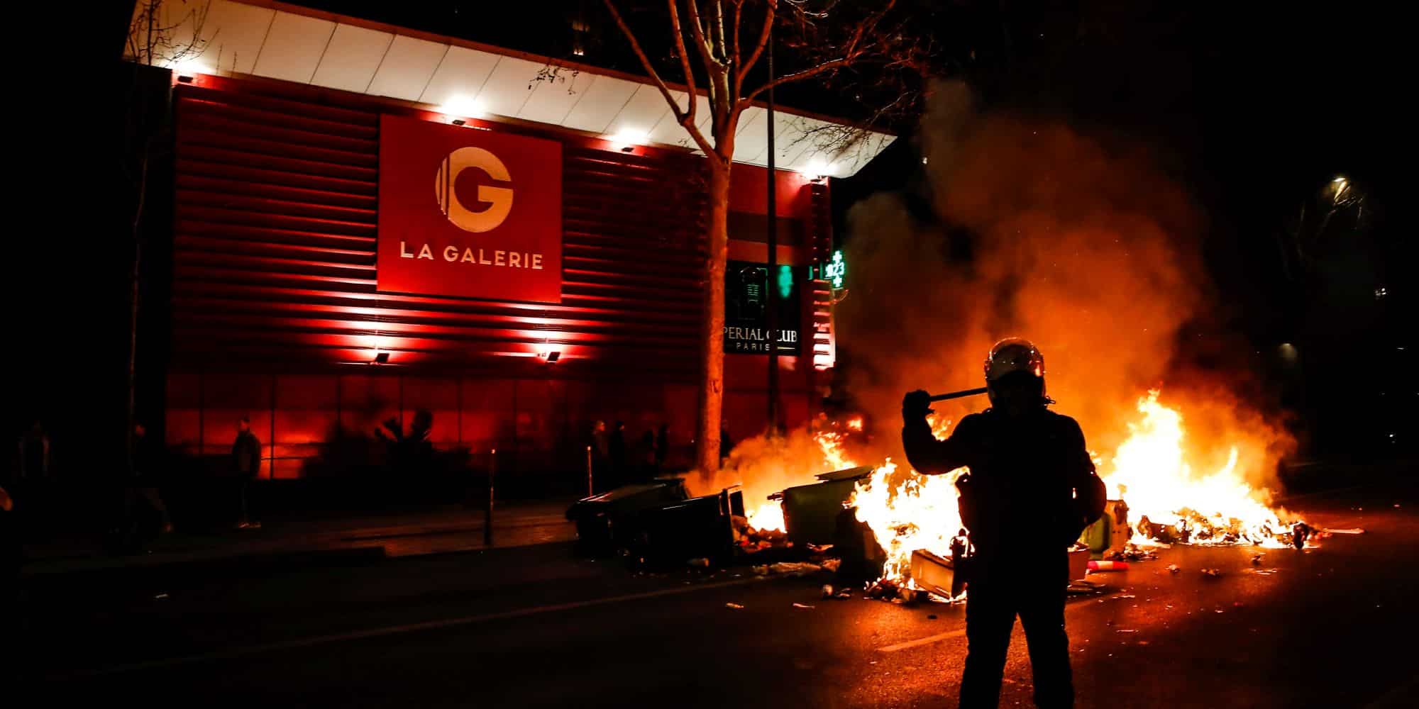 Φωτιά σε διαδήλωση στη Γαλλία