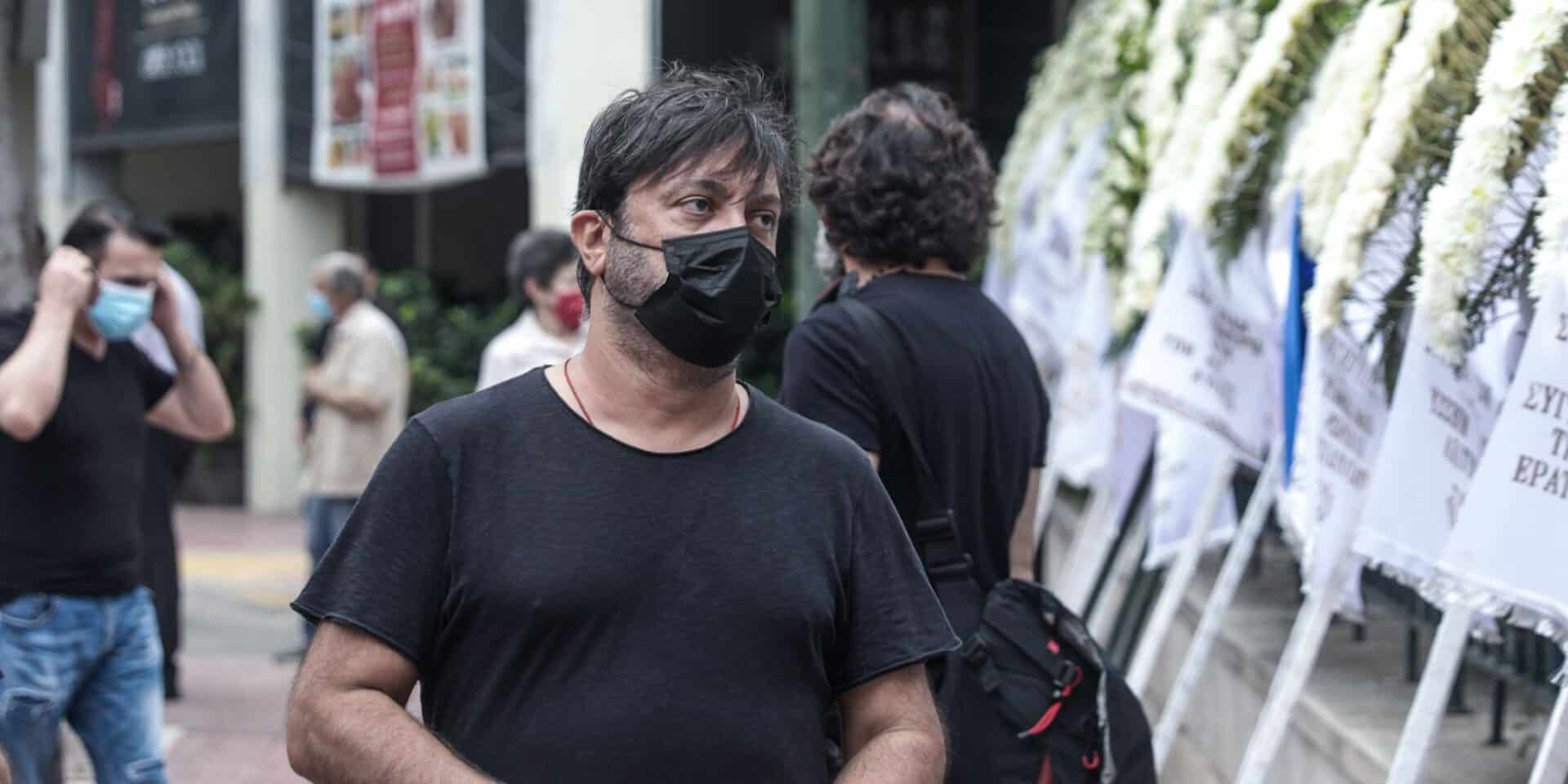 Ο Γιώργος Θεοφάνους σε κηδεία