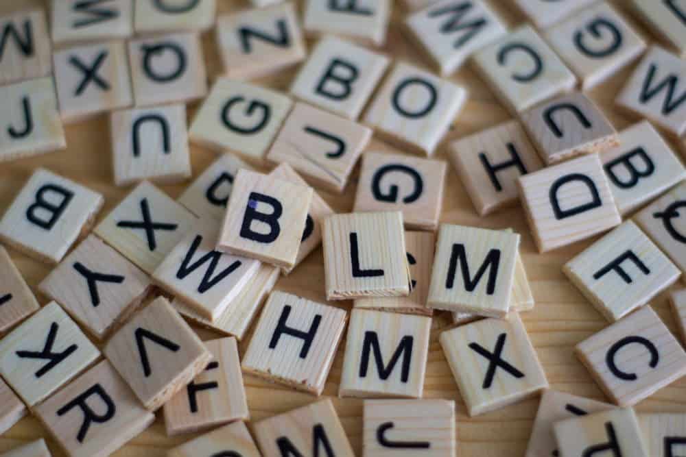 Γράμματα του λατινικού αλφαβήτου, έτοιμα να σχηματίσουν λέξεις