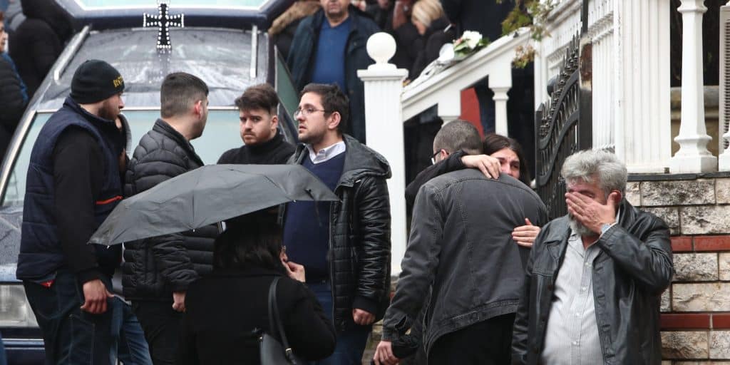 Η κηδεία της 23χρονη Ιφιγένειας που σκοτώθηκε στην τραγωδία στα Τέμπη
