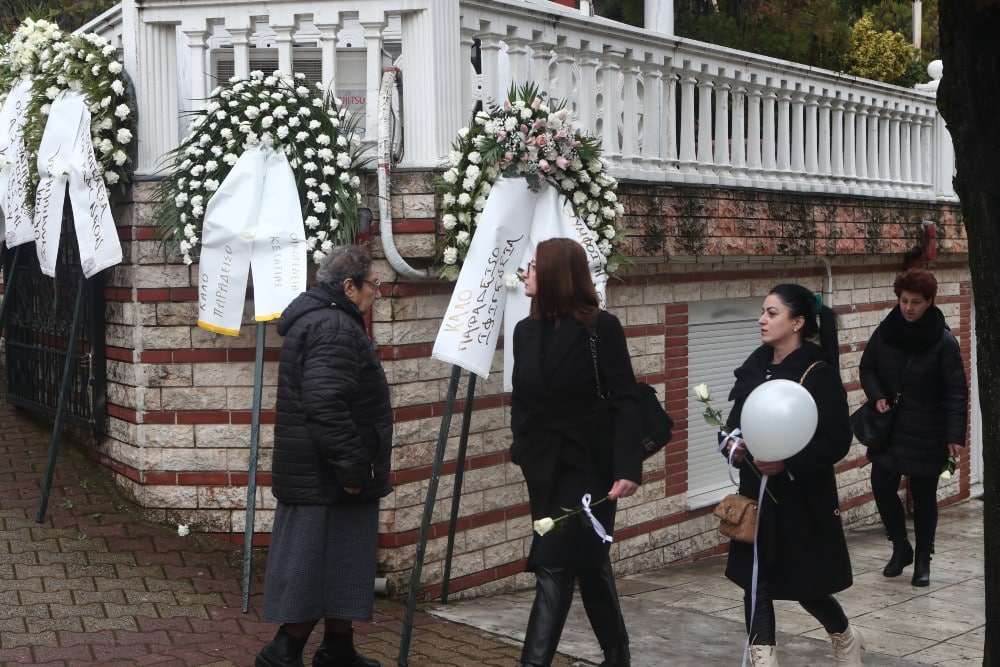 Η κηδεία της 23χρονη Ιφιγένειας που σκοτώθηκε στην τραγωδία στα Τέμπη