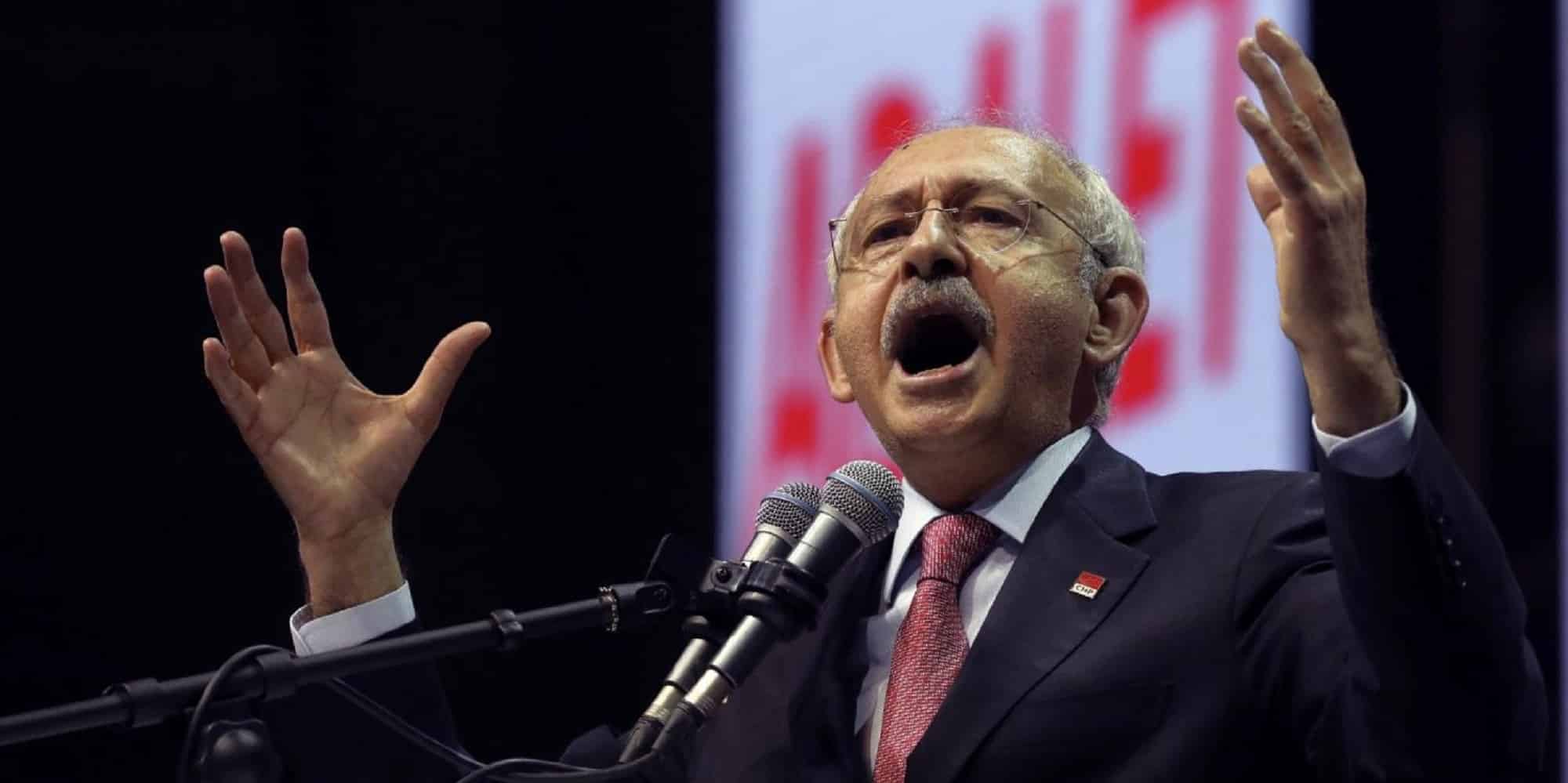 Οι δημοσκοπήσεις δείχνουν ότι το μπλοκ της αντιπολίτευσης, η Εθνική Συμμαχία, προηγείται στις βουλευτικές εκλογές κατά περισσότερες των 6 ποσοστιαίες μονάδες του κυβερνώντος Κόμματος Δικαιοσύνης και Ανάπτυξης (AKP) και των συμμάχων του