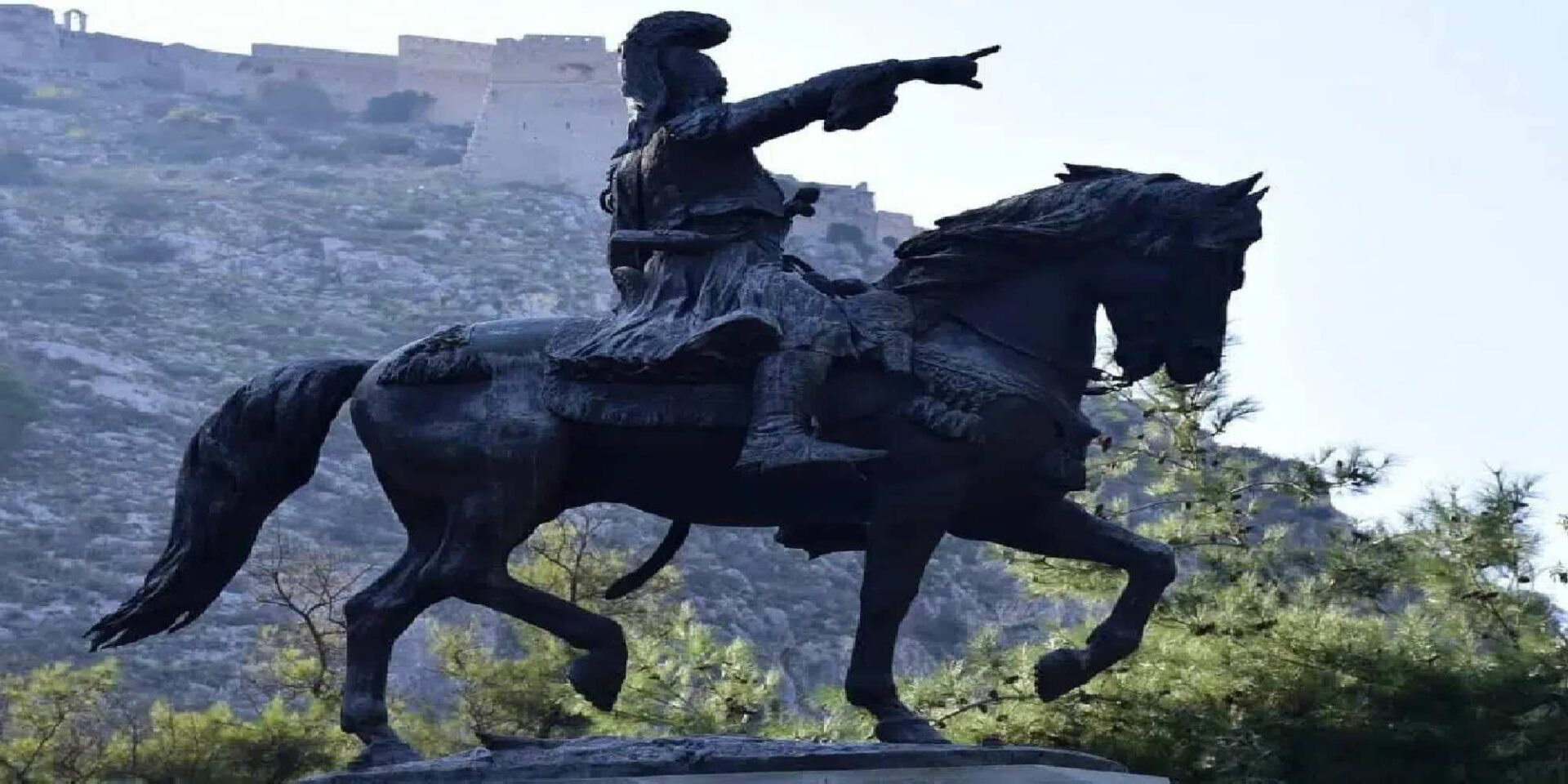 Το άγαλμα του Κολοκοτρώνη στο Ναύπλιο