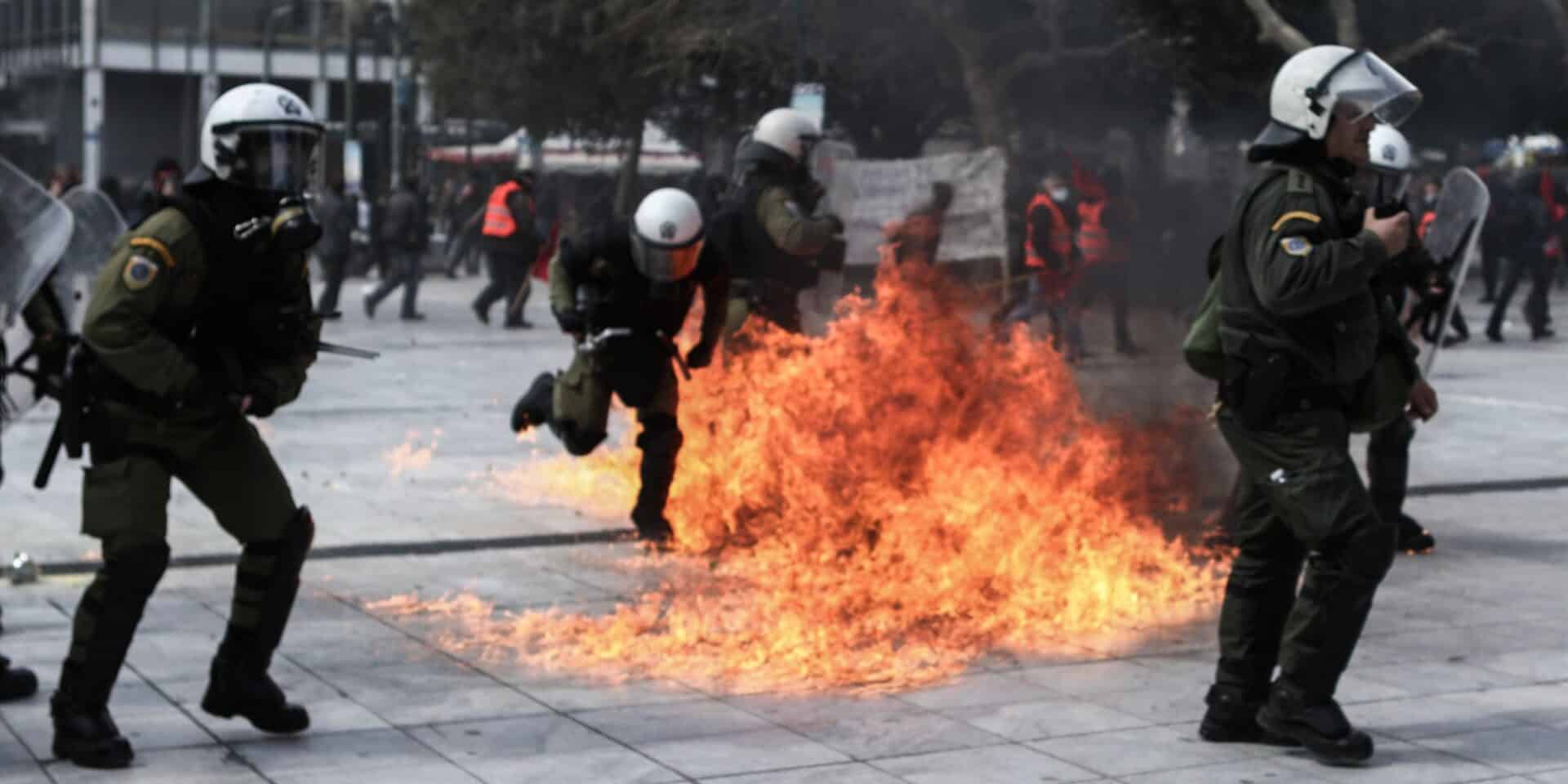 Επεισόδια στο κέντρο της Αθήνας μετά το τέλος της διαδήλωσης για τα Τέμπη