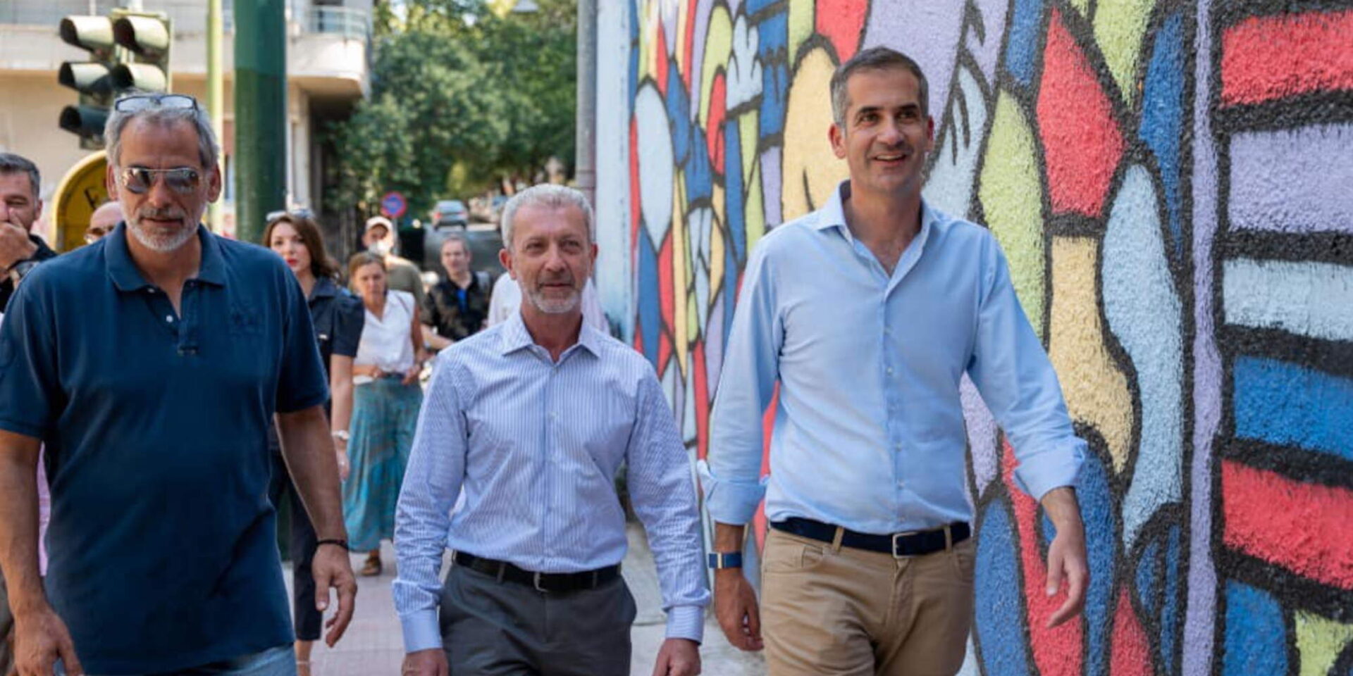 Ο Αντιδήμαρχος καθαριότητας του Δήμου Αθηναίων, Νίκος Αβραμίδης στο δρόμο με τον Κώστα Μπακογιάννη