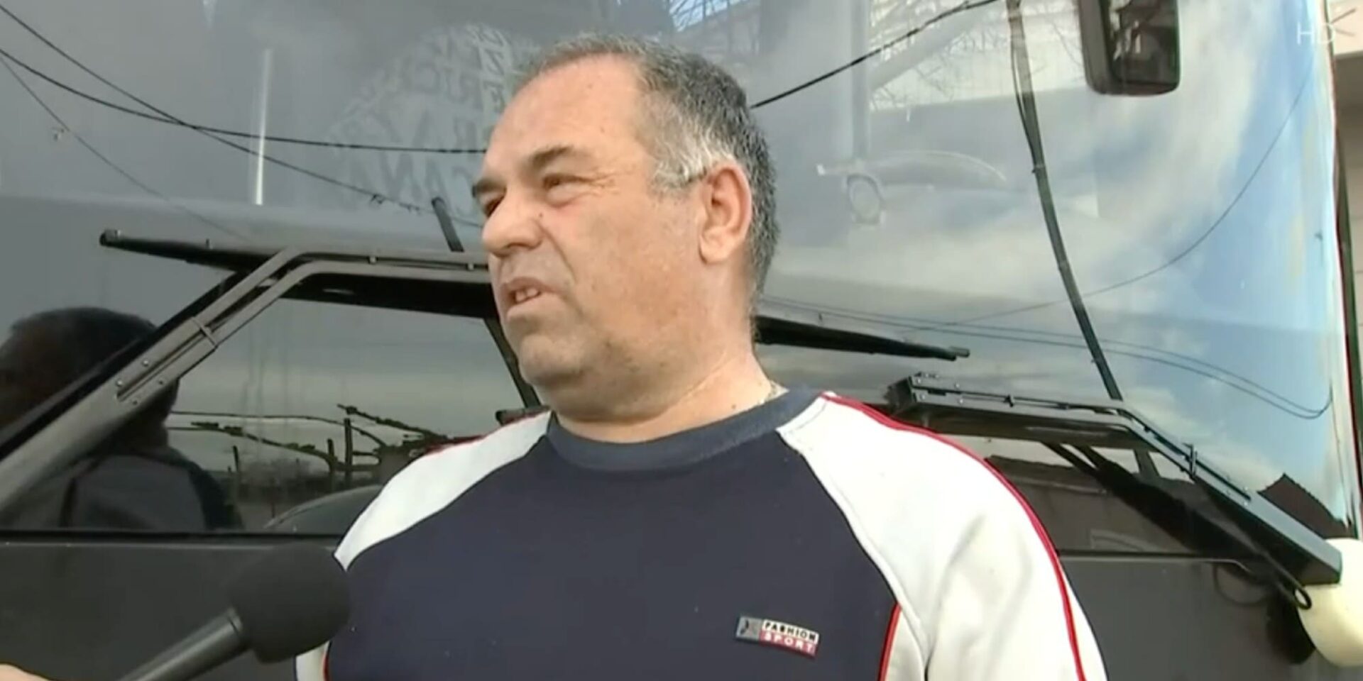 Ο οδηγός ενός τουριστικού λεωφορείου που έφτασε στο σημείο της τραγωδίας στα Τέμπη