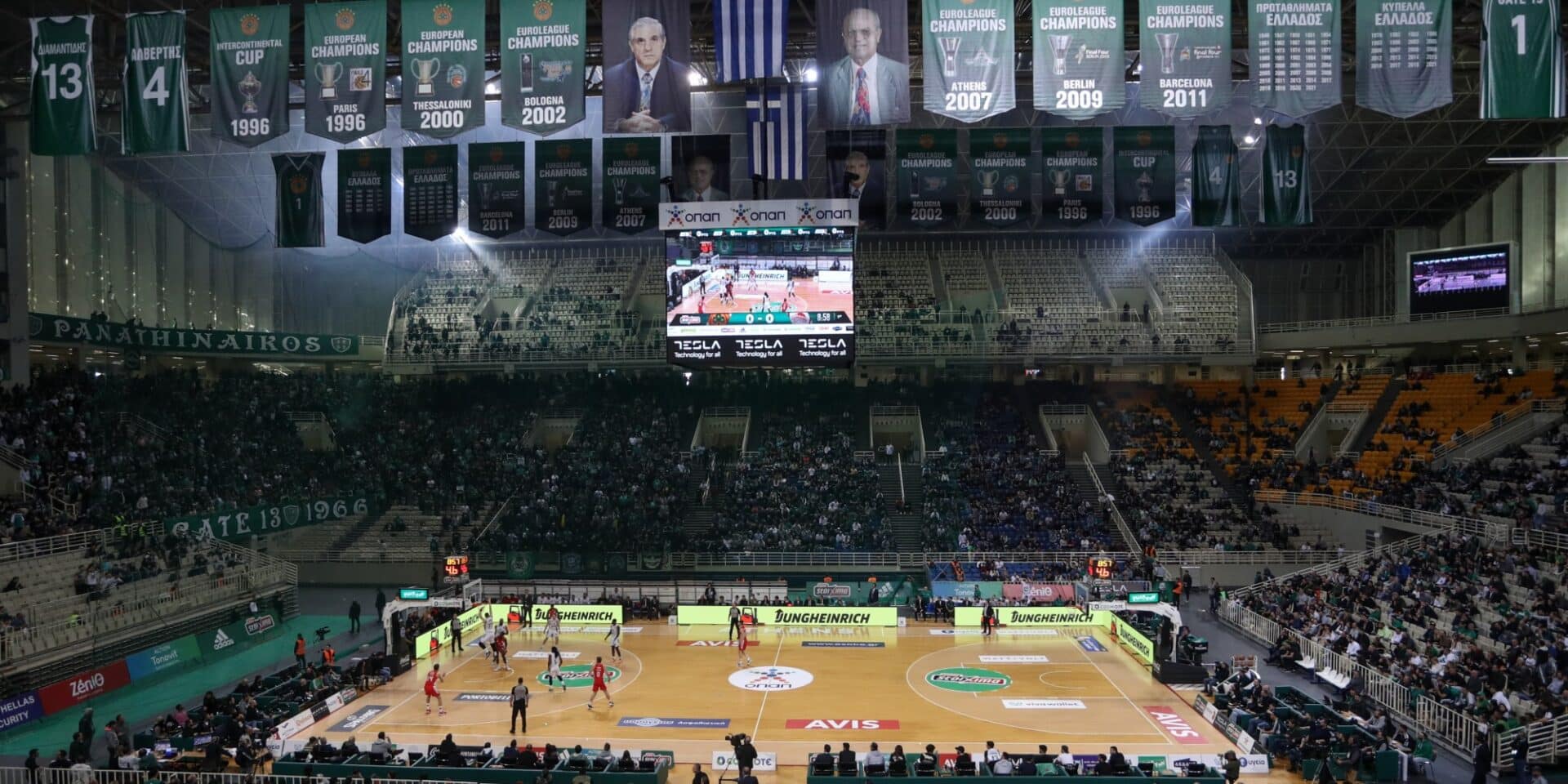 Στιγμιότυπο από το Παναθηναϊκός - Ολυμπιακός στο ΟΑΚΑ
