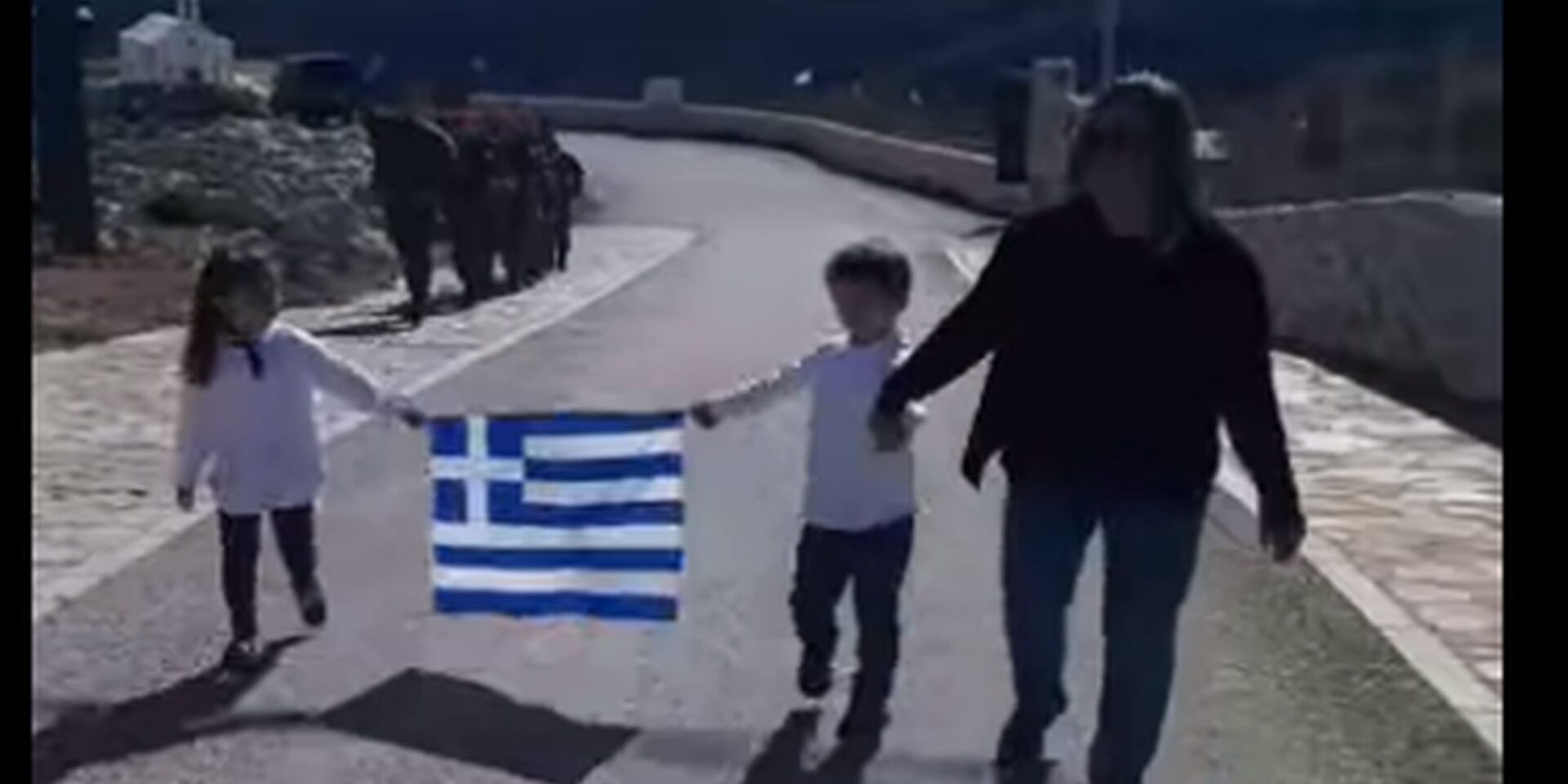 Τα 2 παιδάκια που παρέλασαν στην Γαύδο