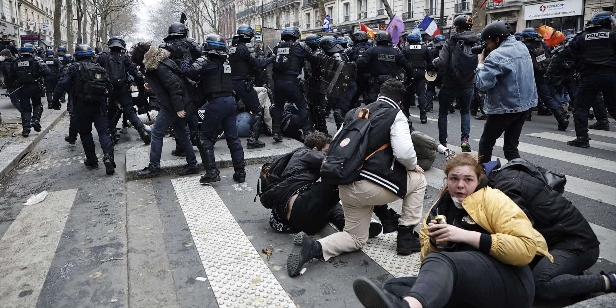 Επεισόδια στη Γαλλία μεταξύ διαδηλωτών και αστυνομικών / Φωτογραφία: ΑΠΕ