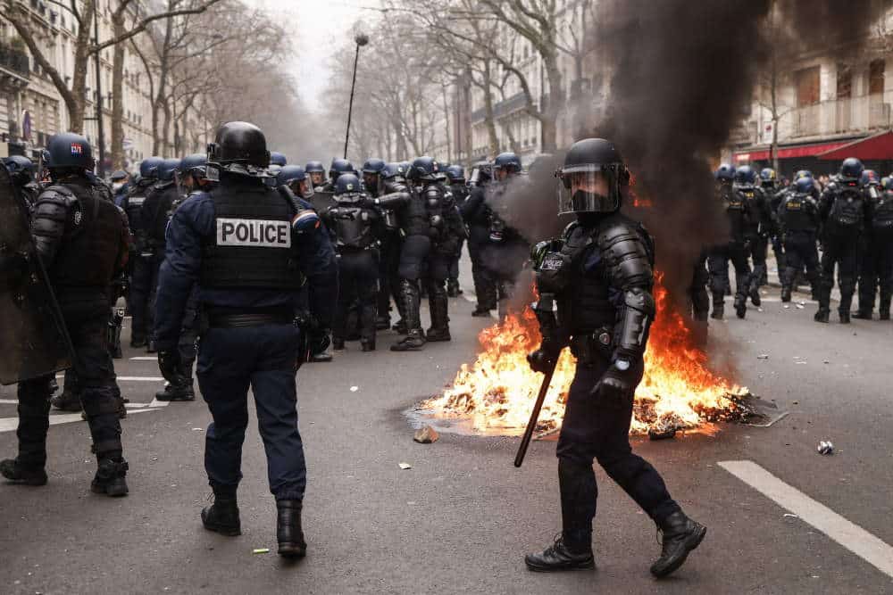 Επεισόδια στη Γαλλία μεταξύ διαδηλωτών και αστυνομικών
