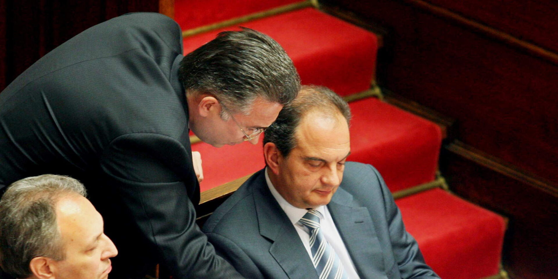 Ο Θεόδωρος Ρουσόπουλος την εποχή που διατελούσε κυβερνητικός εκπρόσωπος στην κυβέρνηση Καραμανλή