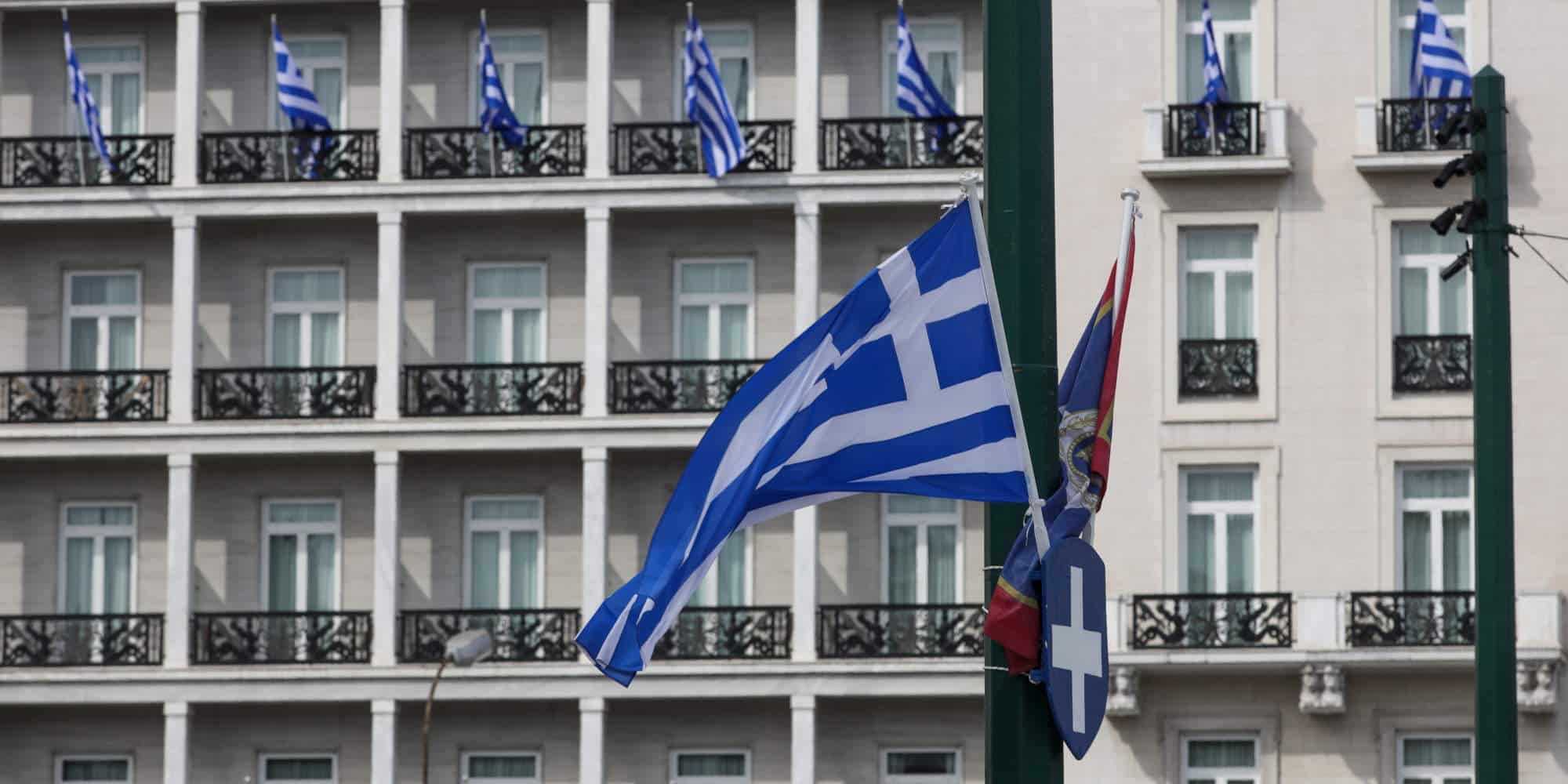 Ελληνικές σημαίες στους δρόμους για την 25η Μαρτίου