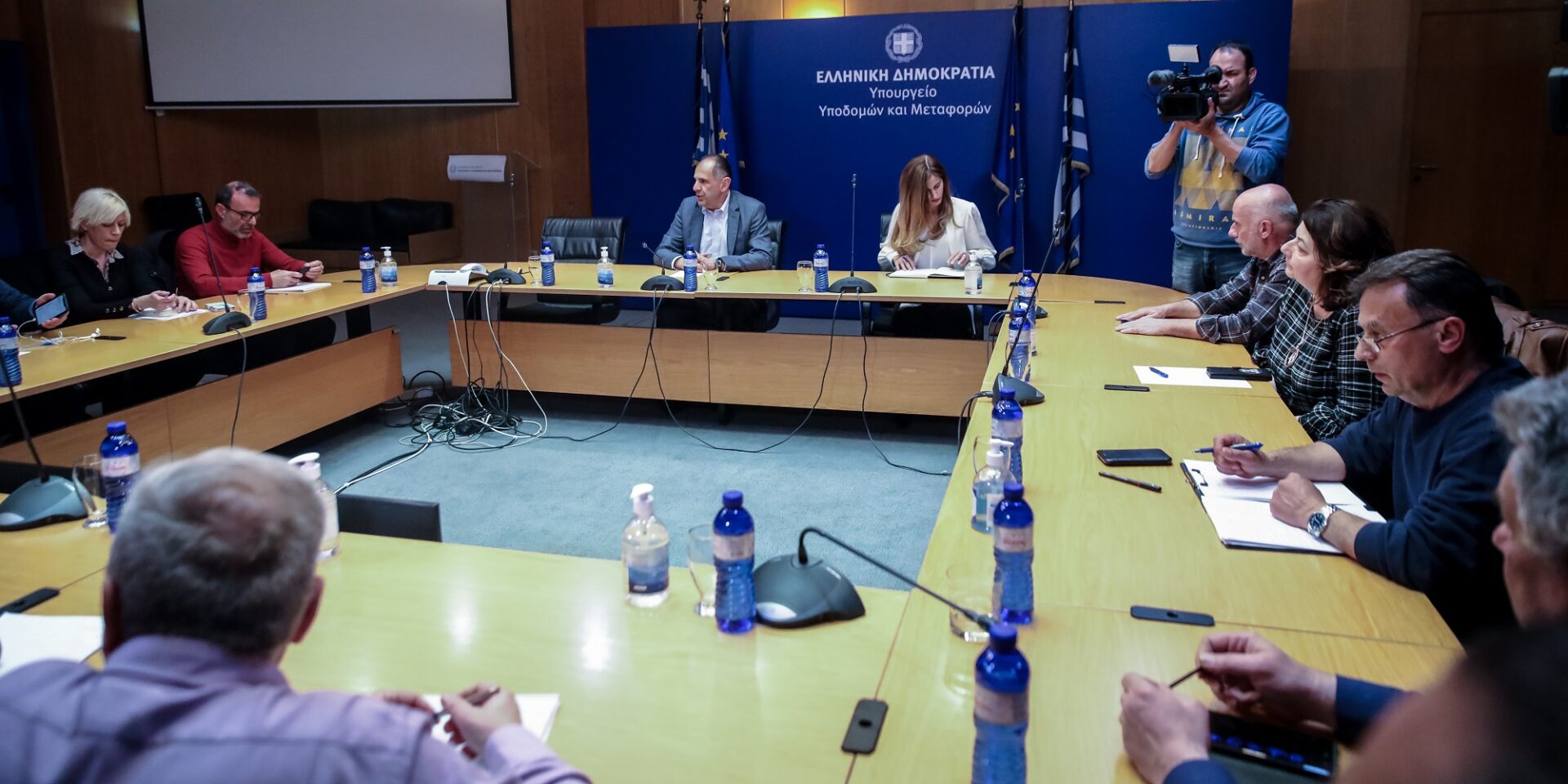 Ο Γιώργος Γεραπετρίτης συναντήθηκε με εργαζόμενους στον σιδηρόδρομο