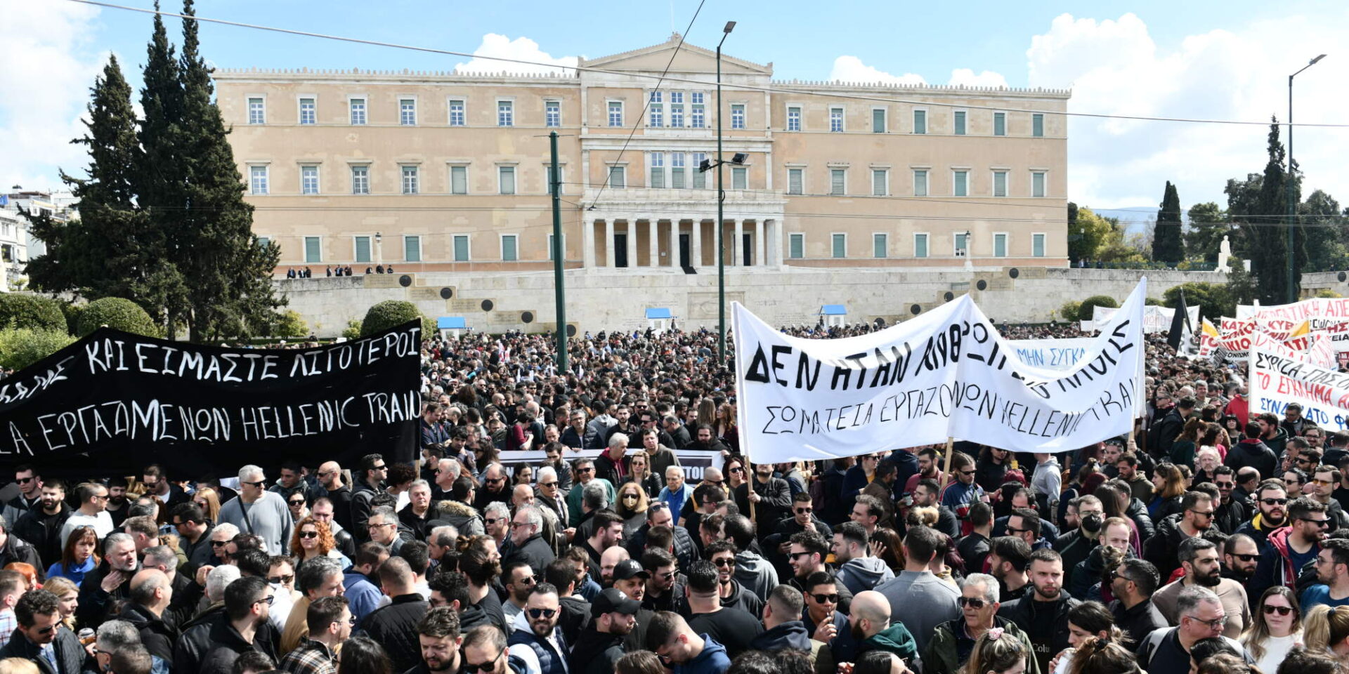 Συγκέντρωση διαμαρτυρίας στο Σύνταγμα για το δυστύχημα στα Τέμπη