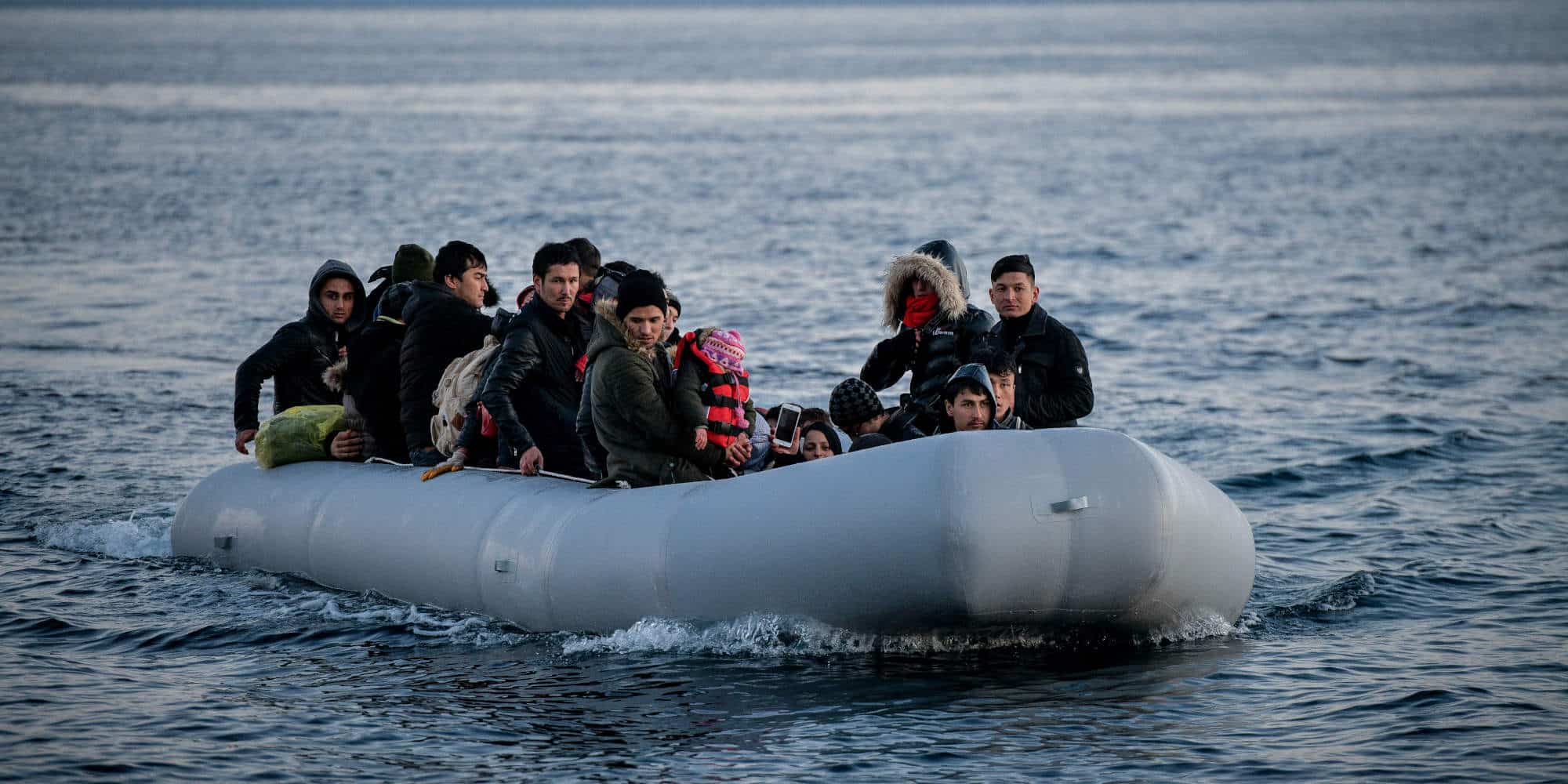 Μια βάρκα με μετανάστες