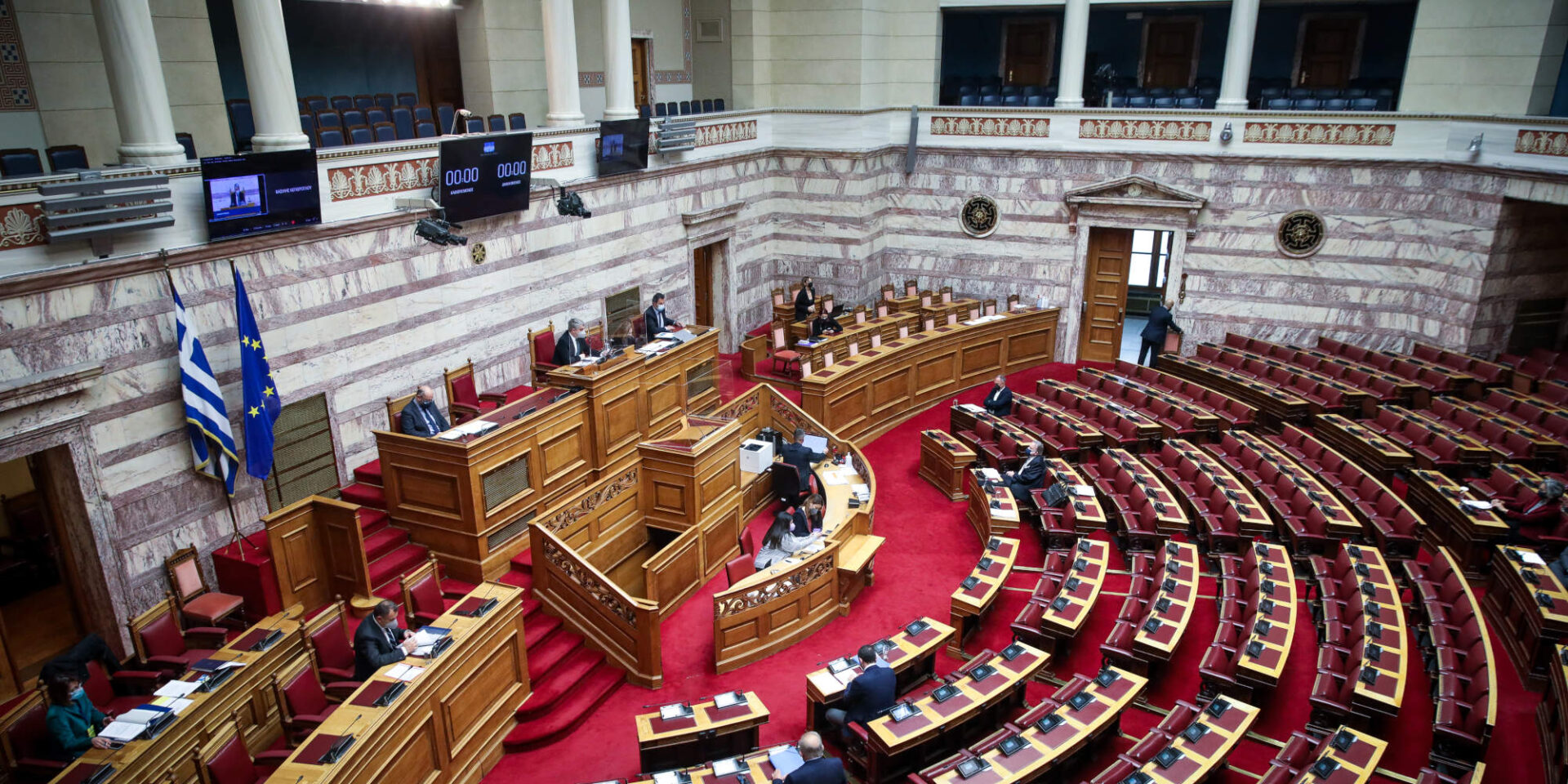 Η επεξεργασία του νομοσχεδίου, ολοκληρώνεται σήμερα Δευτέρα, σε β΄ ανάγνωση, στην επιτροπή Παραγωγής και Εμπορίου της Βουλής και ο αρχικός προγραμματισμός ήταν να συζητηθεί και να ψηφιστεί στην ολομέλεια, σε μια συνεδρίαση, την τρέχουσα εβδομάδα.