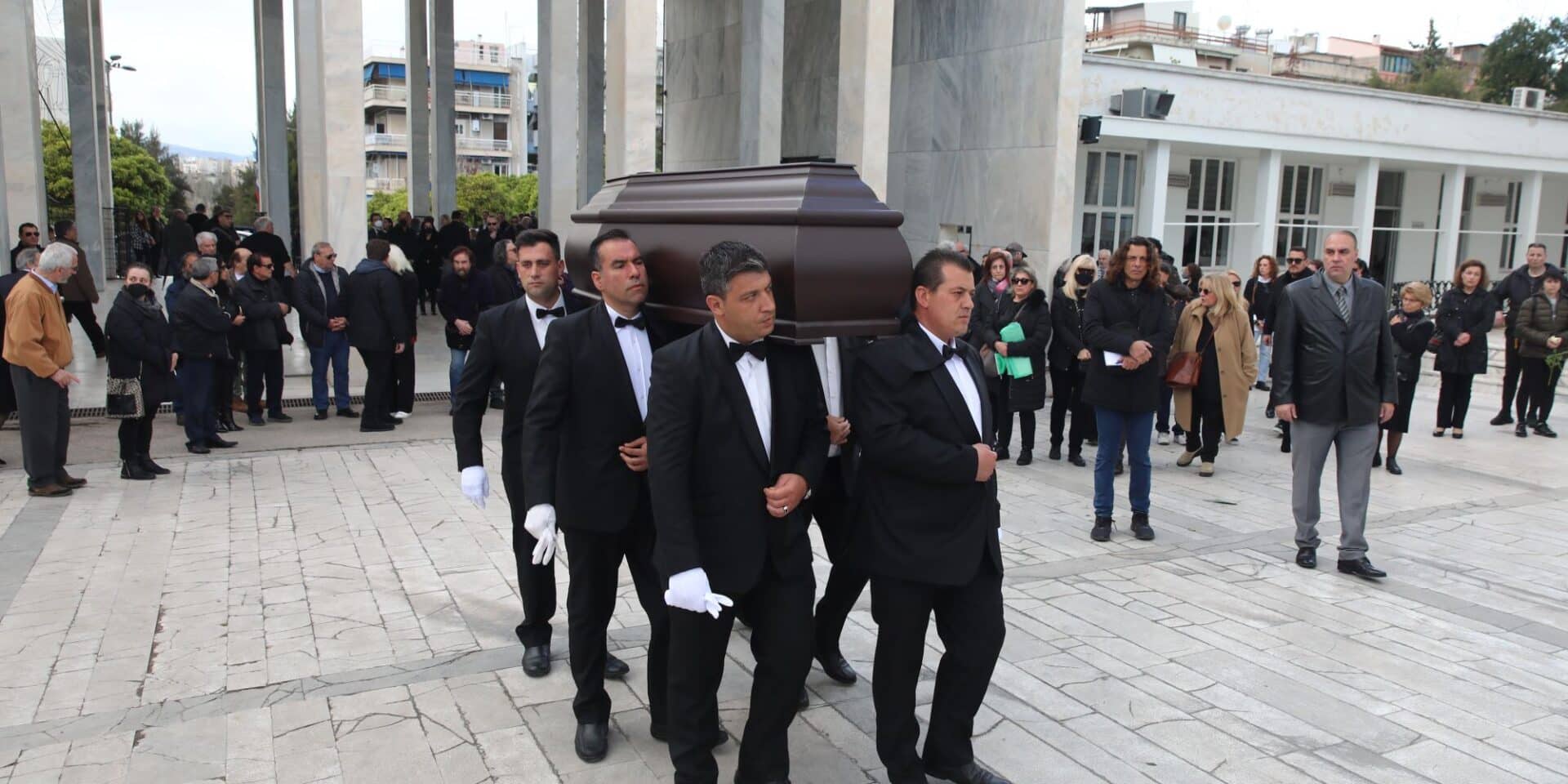 Η κηδεία της Ρένας Κουμιώτη
