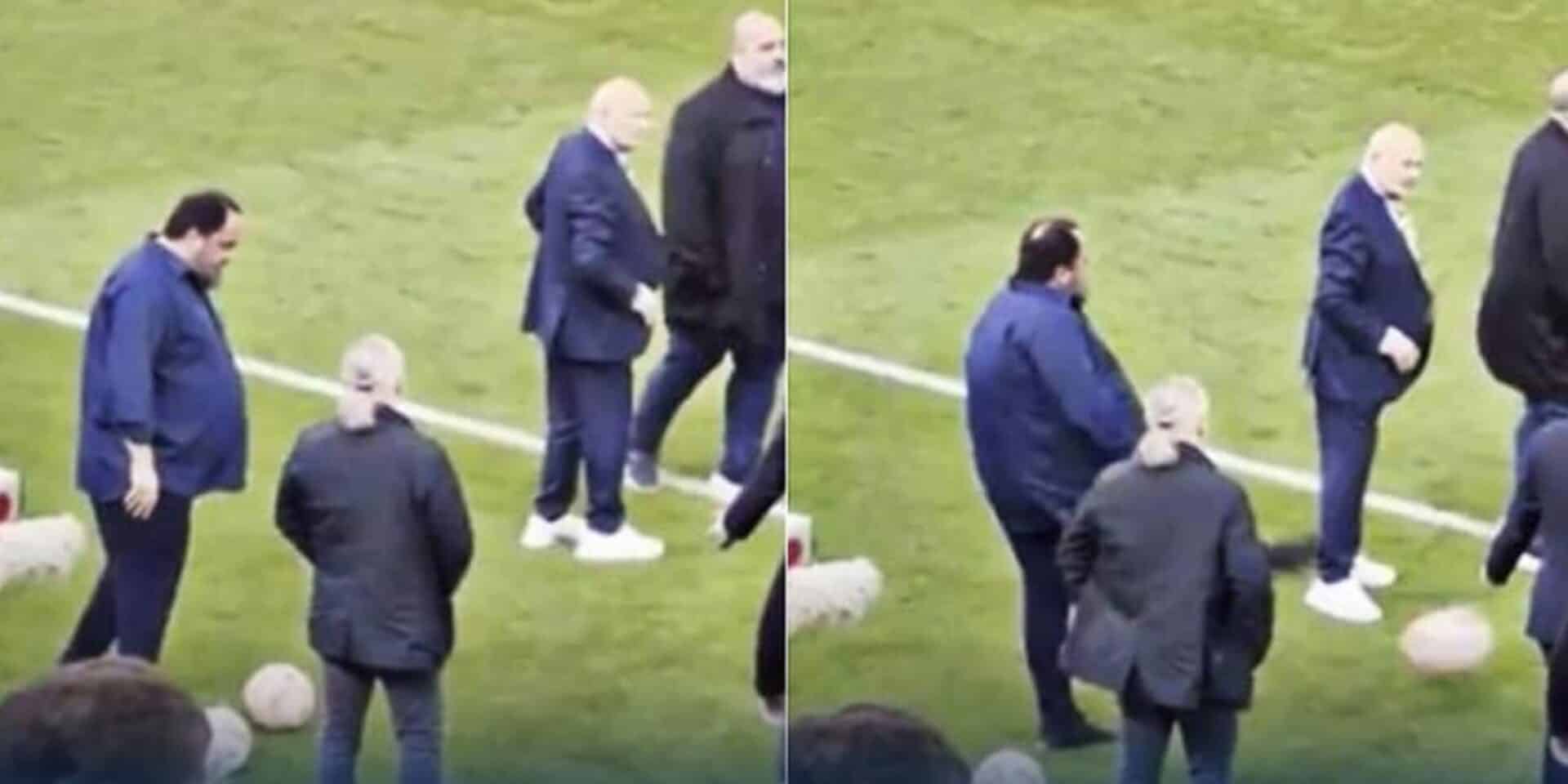 Ο Βαγγέλης Μαρινάκης εκνευρισμένος κλώτσησε μπάλα μέσα στο γήπεδο μετά το 1-3 στο Ολυμπιακός-ΑΕΚ