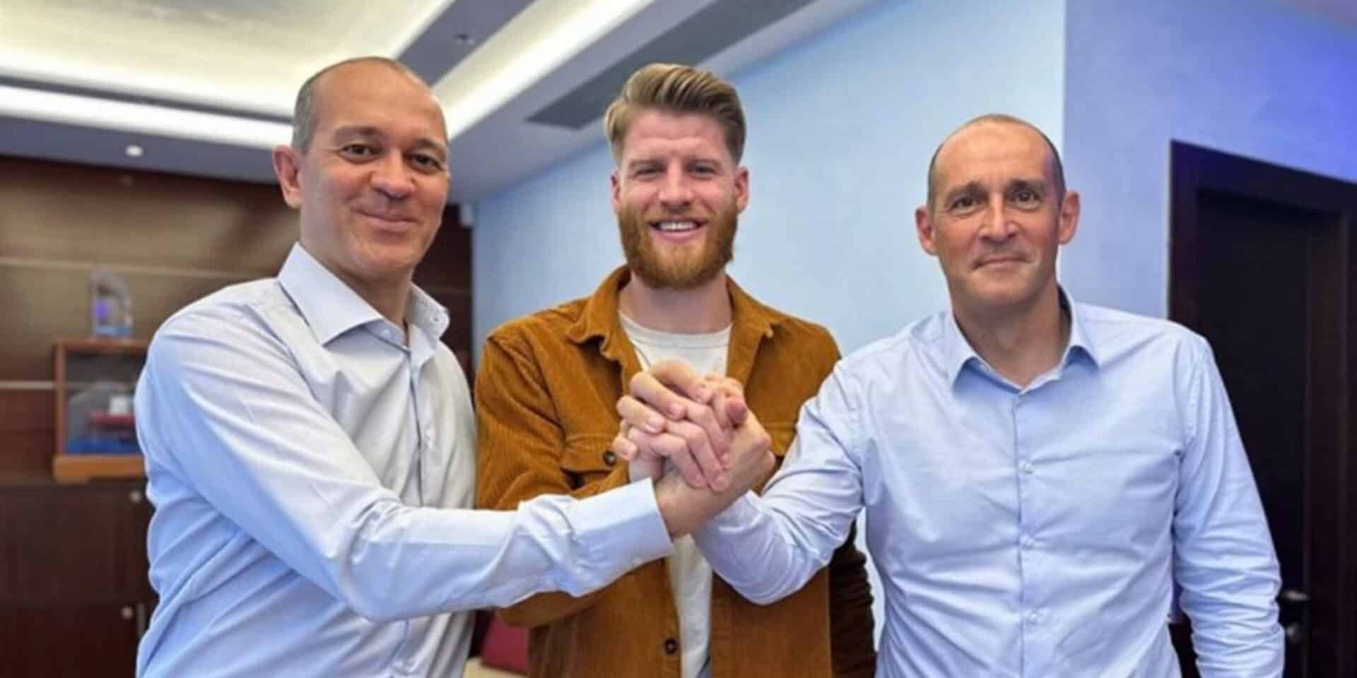 Ο Τόμας Ουόκαπ με τους ιδιοκτήτες του Ολυμπιακού