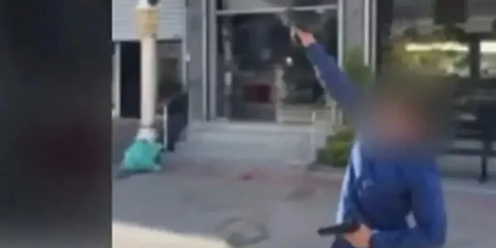Νεαρός με δύο όπλα στα Άνω Λιόσια