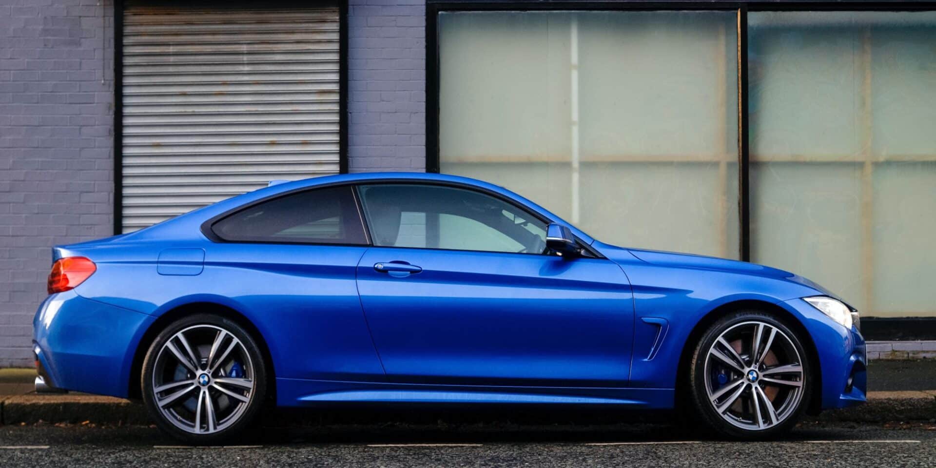 Αυτοκίνητο BMW σε γκαράζ