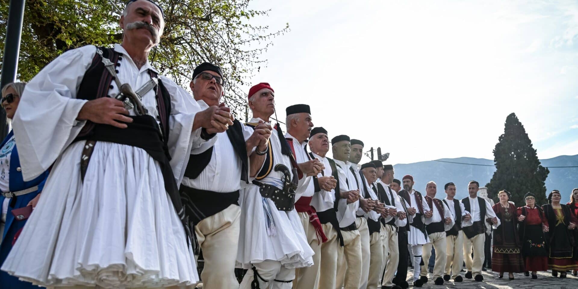 Χόρεψαν «Καγκελάρι» στους Παπαδάτες Πρέβεζας
