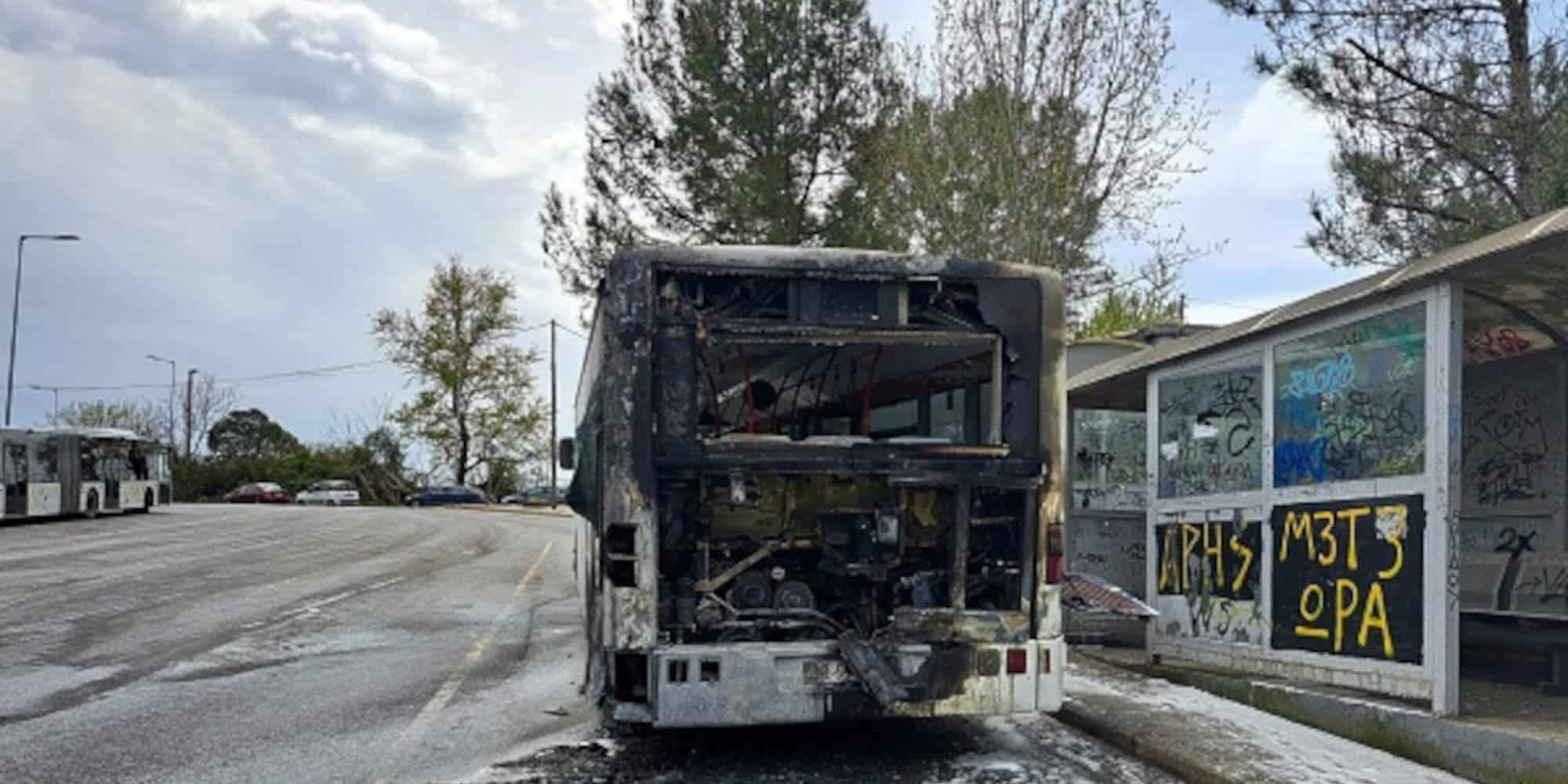 Φωτιά πήρε λεωφορείο του ΟΑΣΘ / Φωτογραφία: Voria.gr