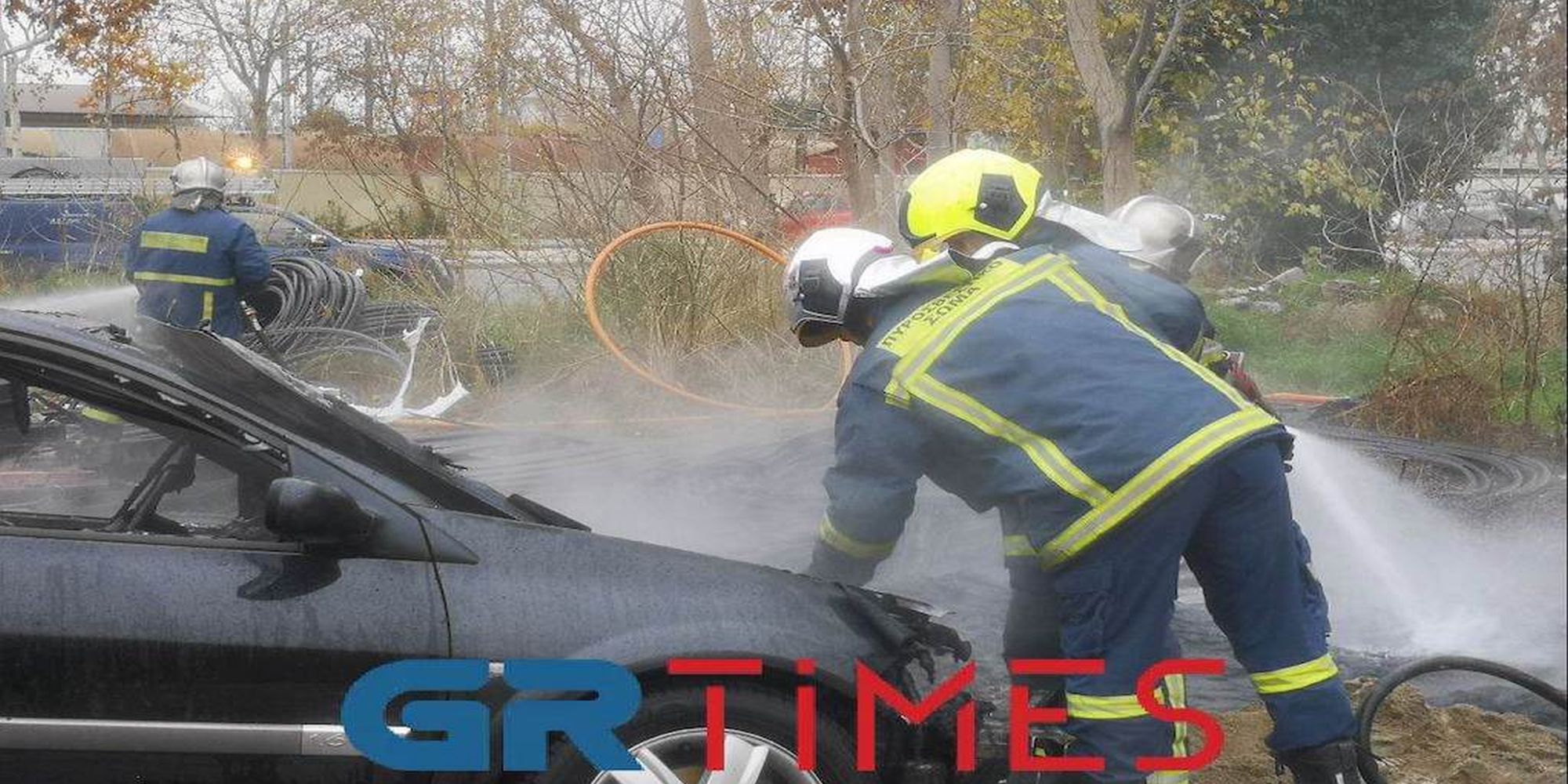 Φωτιά σε αυτοκίνητο στην εθνική οδό Θεσσαλονίκης-Σερρών