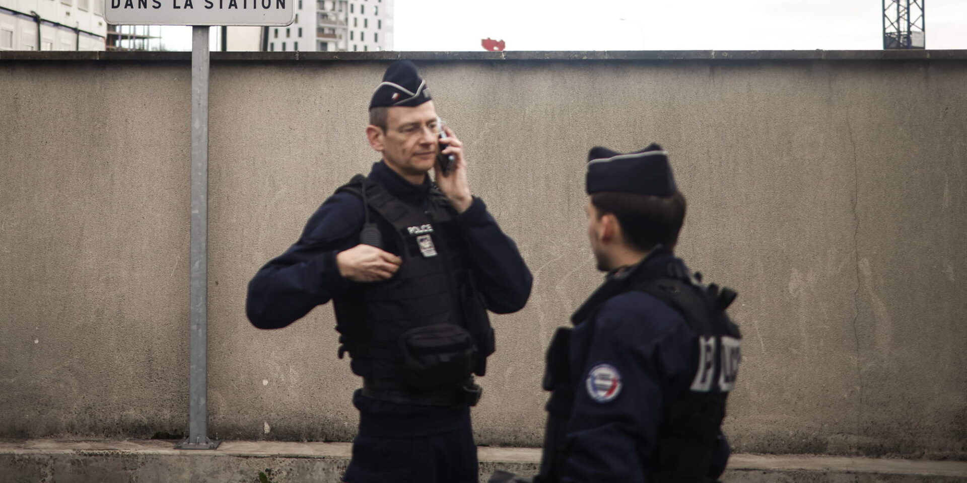 Γάλλοι αστυνομικοί με την επίσημη στολή του σώματος / Φωτογραφία: ΑΠΕ