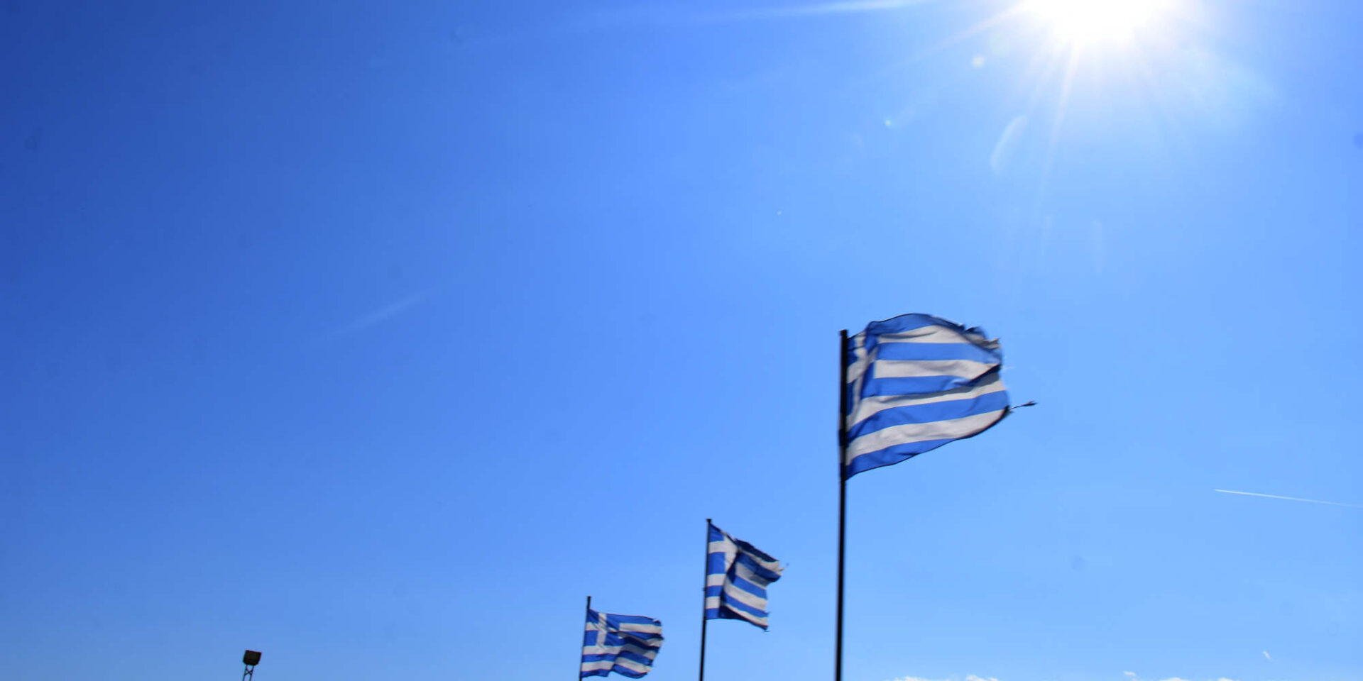 Ηλιόλουστος καιρός με φόντο τη θάλασσα στην Αργολίδα / Φωτογραφία: Eurokinissi