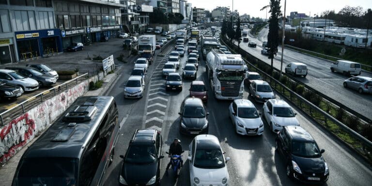Το σχέδιο της κυβέρνησης για να μειωθεί η κίνηση στον Κηφισό: Τι θα αλλάξει από το 2026!