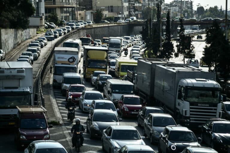 Πώς μπορεί να λυθεί το κυκλοφοριακό στον Κηφισό; – Τι λέει ο πρόεδρος των συγκοινωνιολόγων 