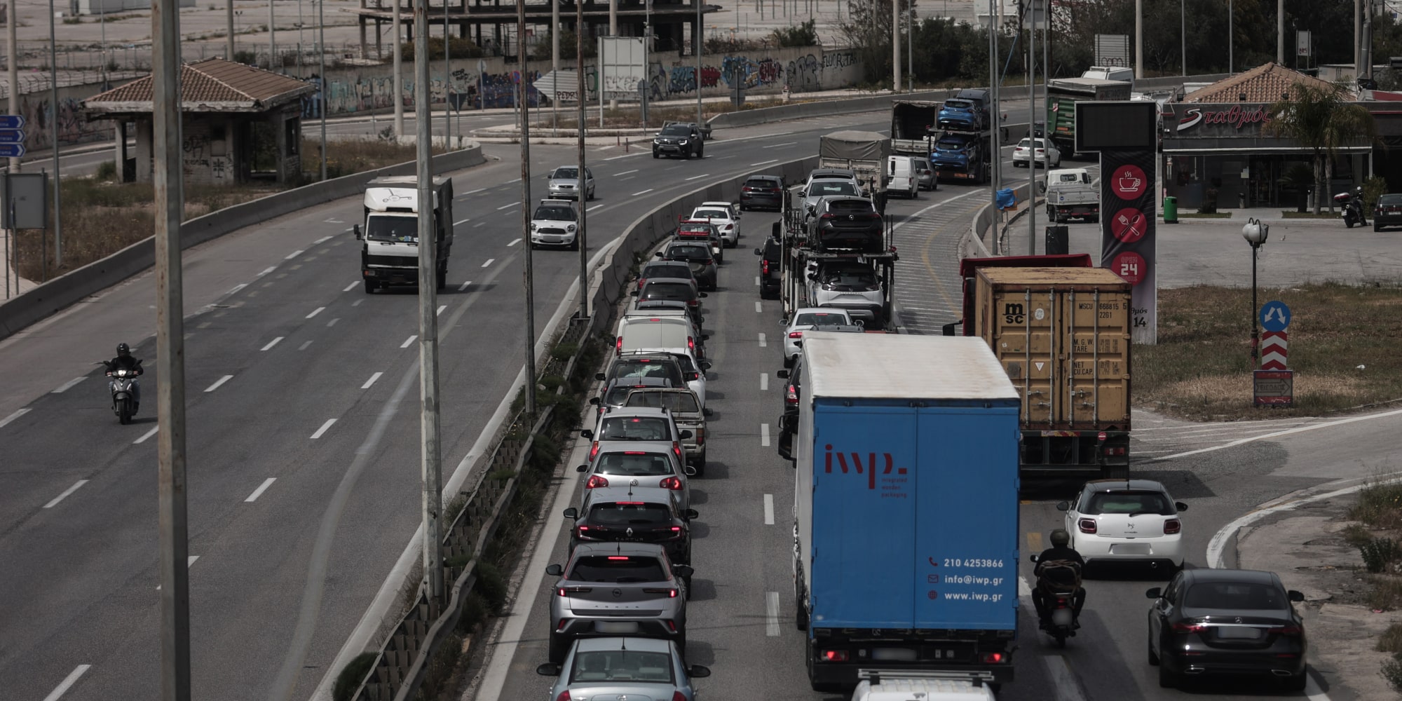 Κίνηση στην εθνική Οδό Αθηνών-Κορίνθου