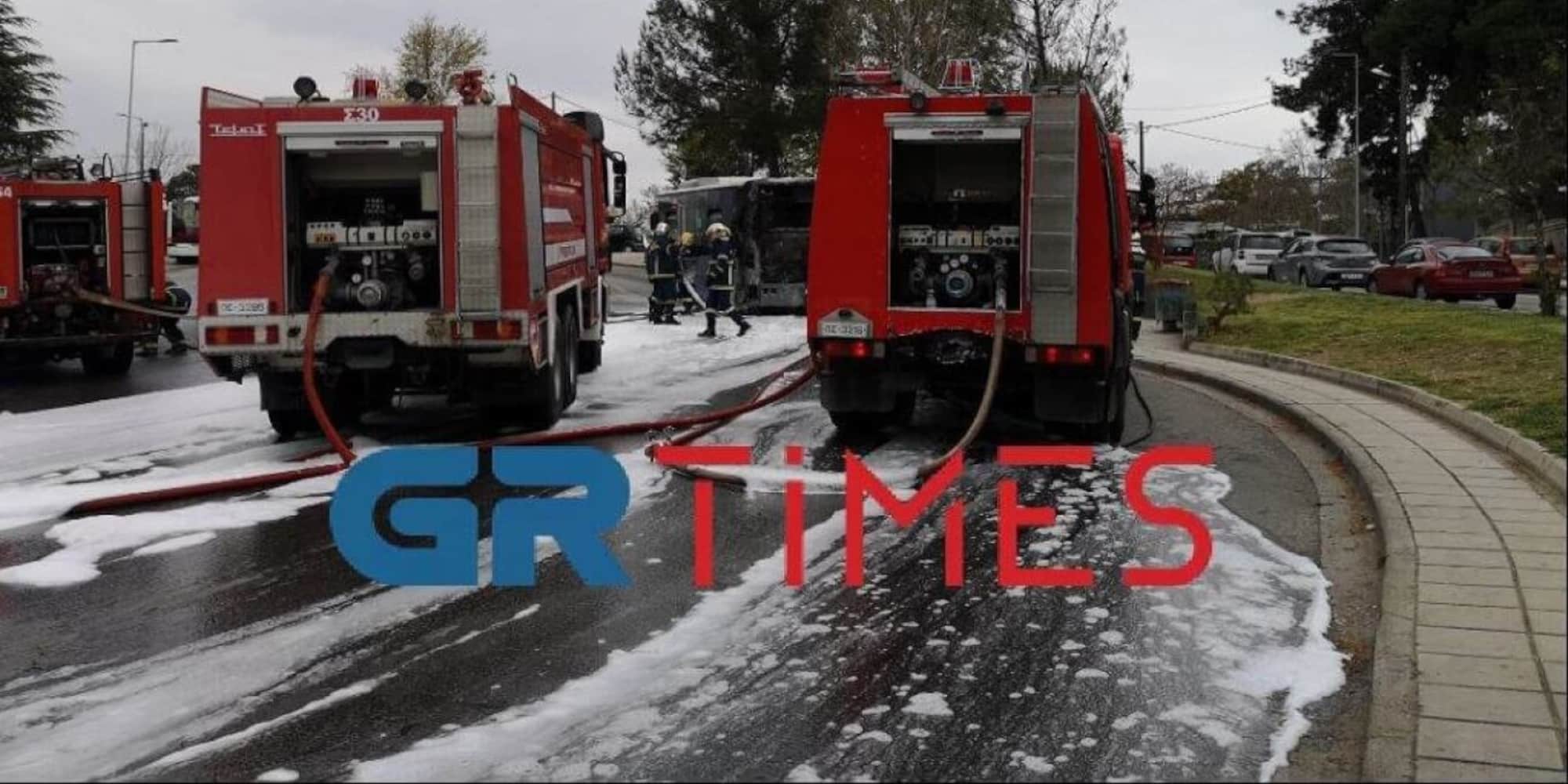 Για την κατάσβεση της φωτιάς επιχείρησαν οκτώ πυροσβέστες με τρία οχήματα