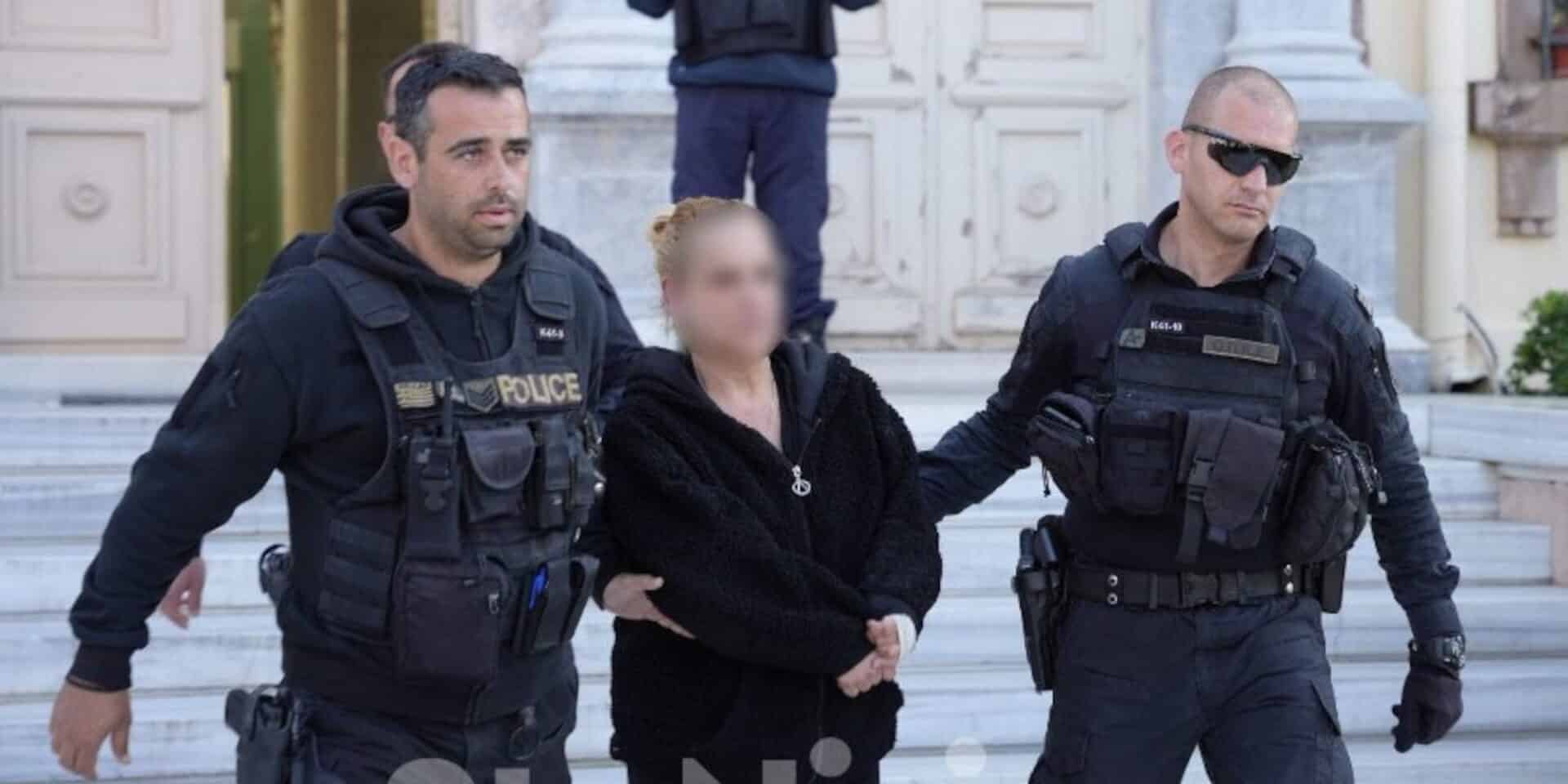 Η 48χρονη που περιέλουσε τον σύζυγό της με βενζίνη και του έβαλε φωτιά στη Μυτιλήνη . Φωτογραφία: Stonisi