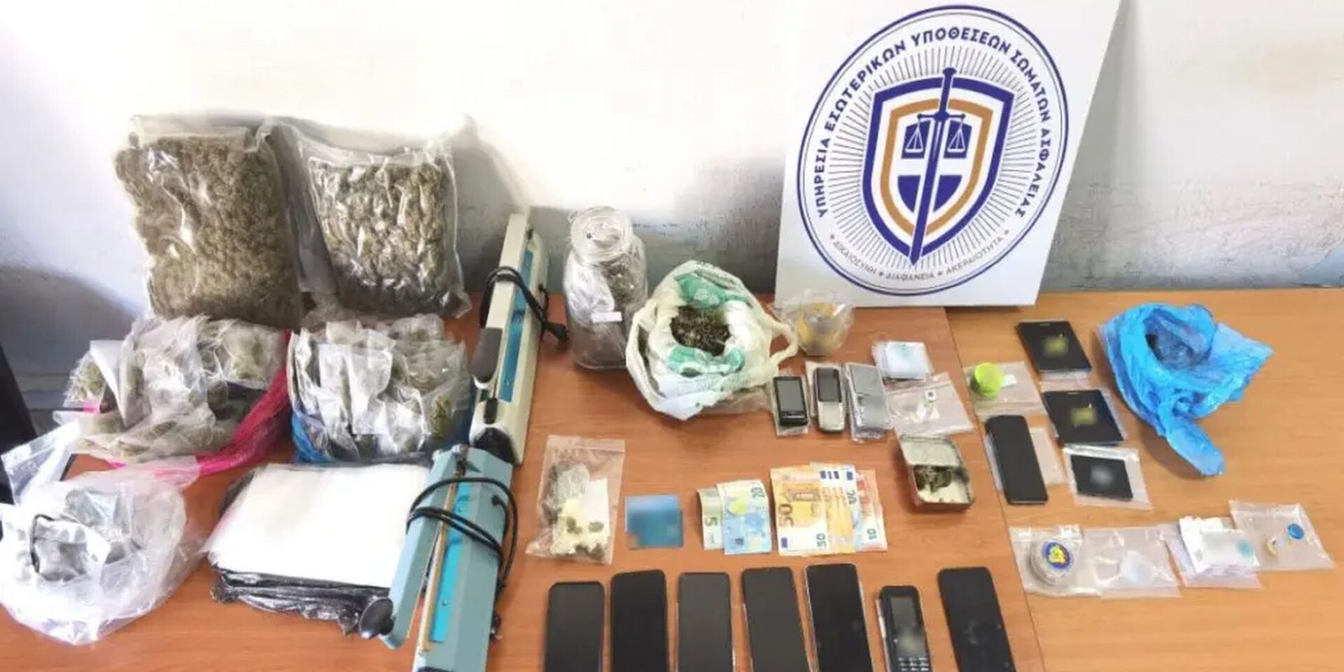 Τα ναρκωτικά που διακινούσε ο αστυφύλακας