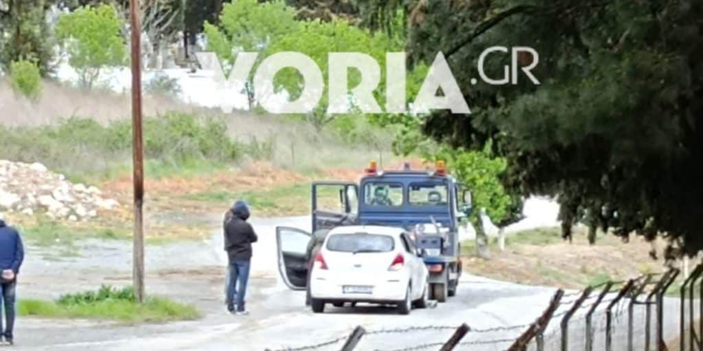 Το αυτοκίνητο μέσα στο οποίο βρέθηκε το πτώμα στη Θεσσαλονίκη