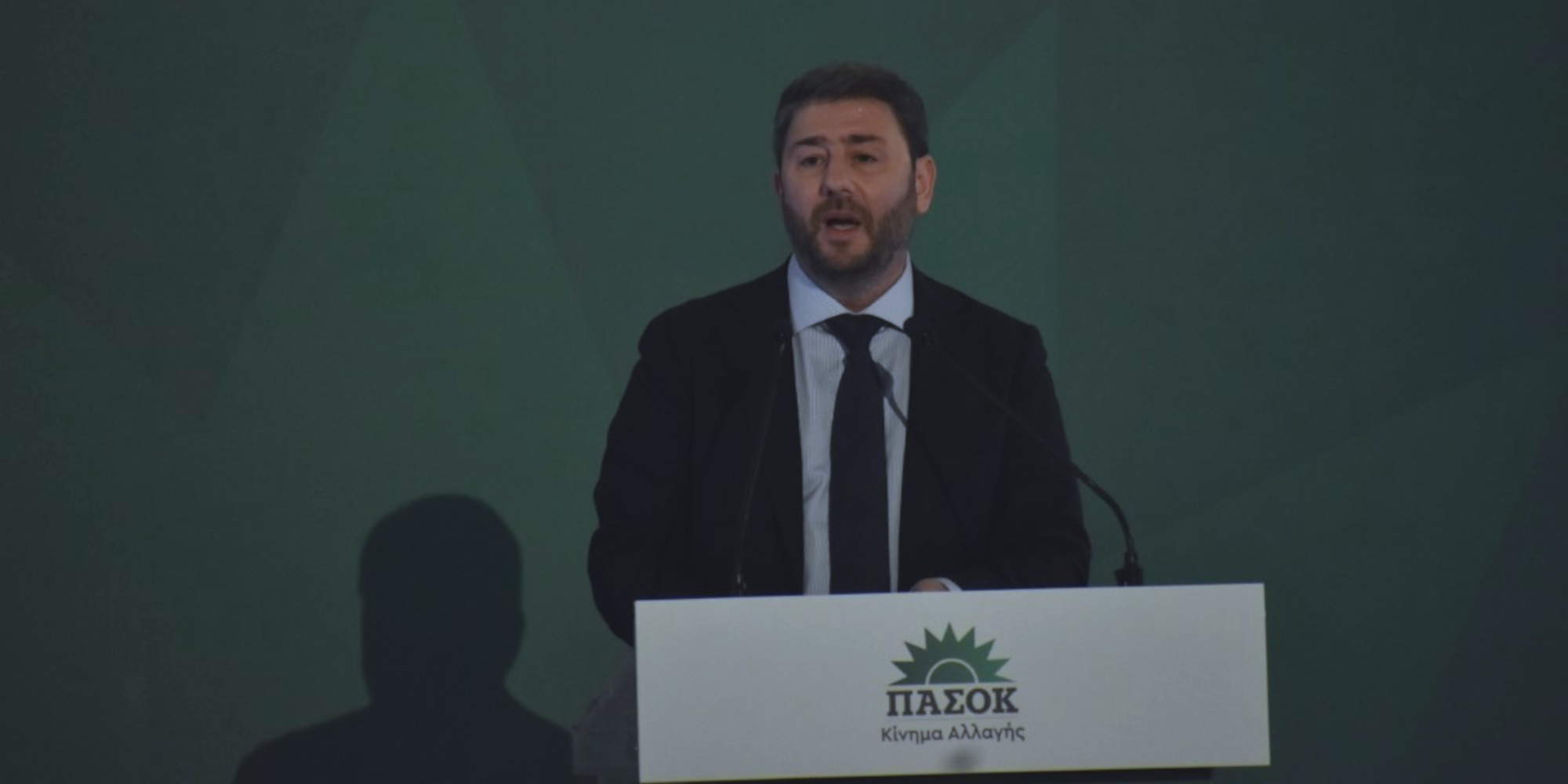 Ο πρόεδρος του ΠΑΣΟΚ, Νίκος Ανδρουλάκης σε ομιλία του στο Αγρίνιο / Φωτογραφία: Agriniopress