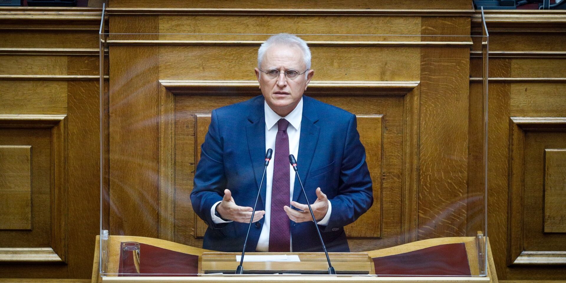 Ο Γιάννης Ραγκούσης στη Βουλή