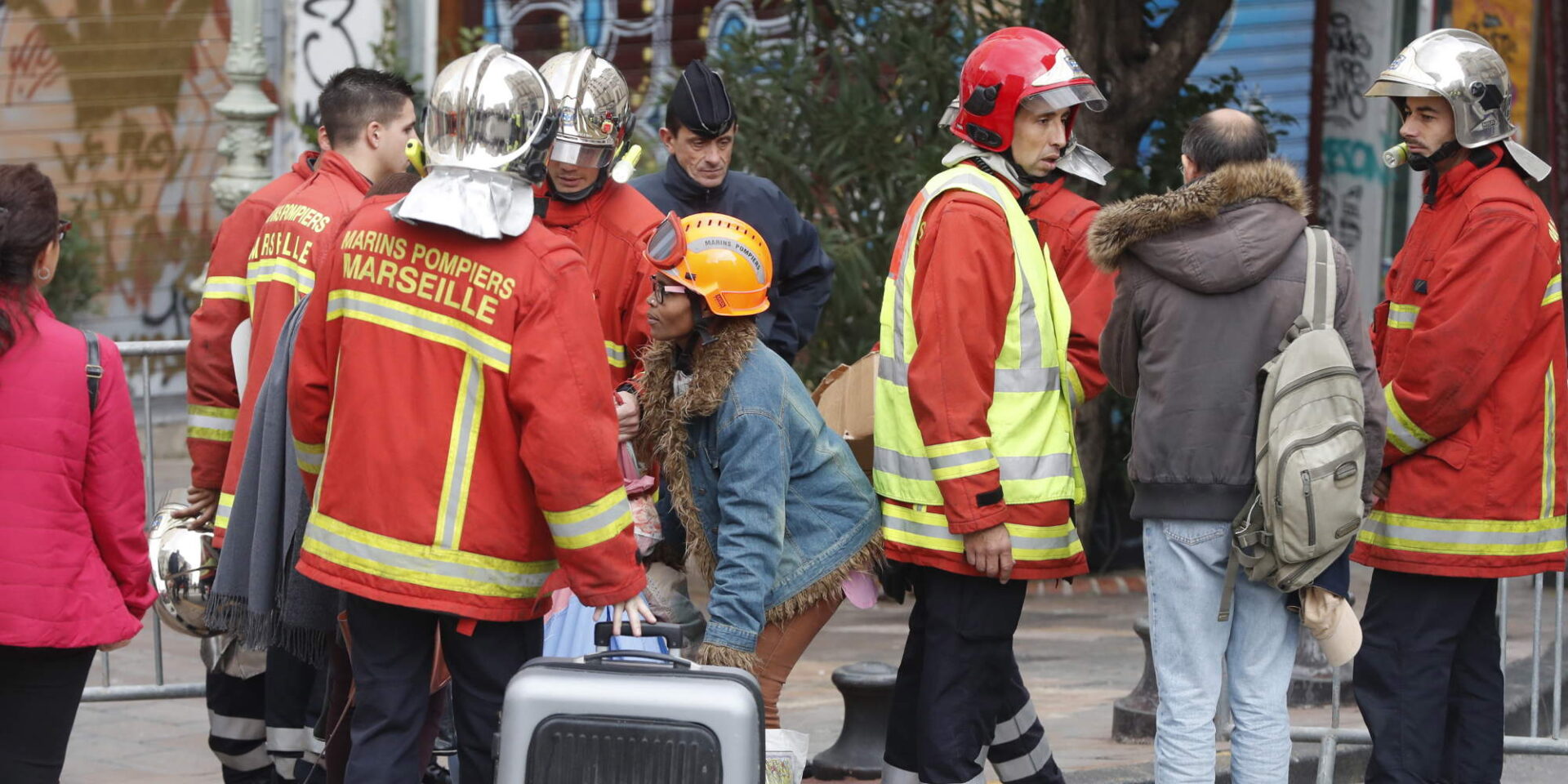 Σωστικά συνεργεία στη Μασσαλία / Φωτογραφία: ΑΠΕ
