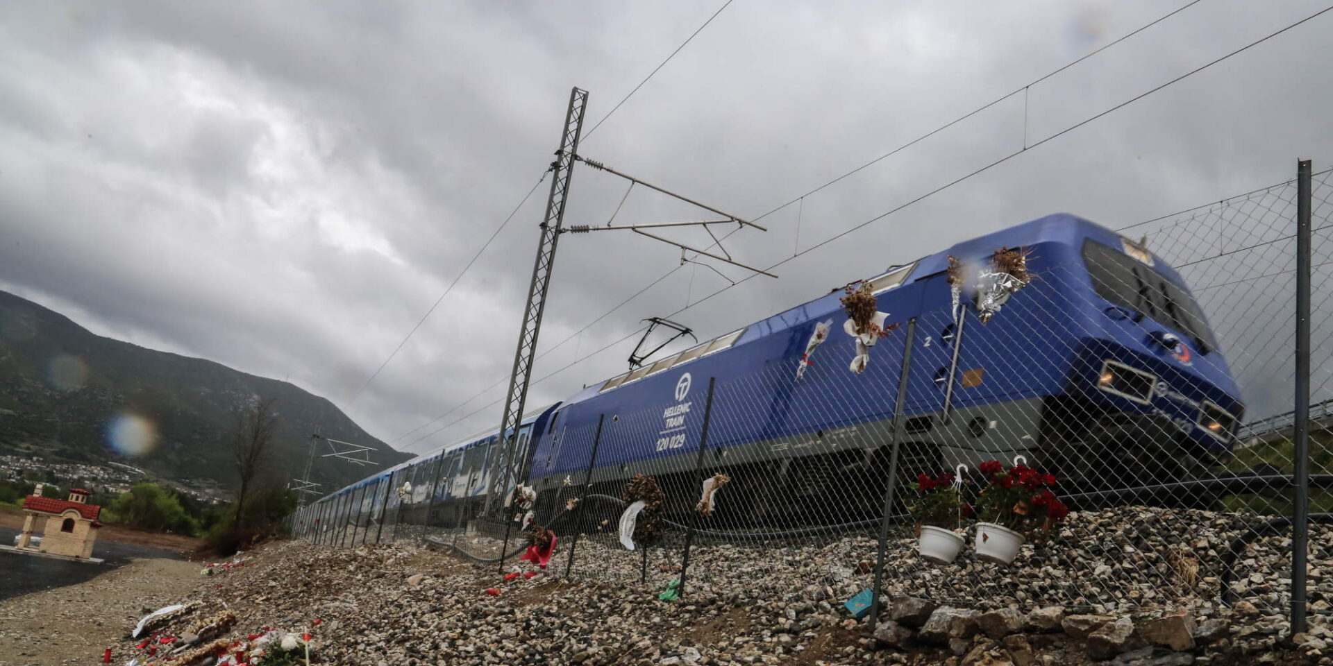 Συρμός της Hellenic Train στις ράγες