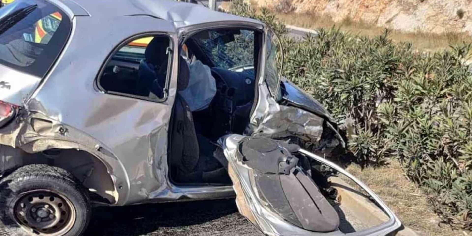 Εικόνα από το τροχαίο στη Βάρης-Κορωπίου