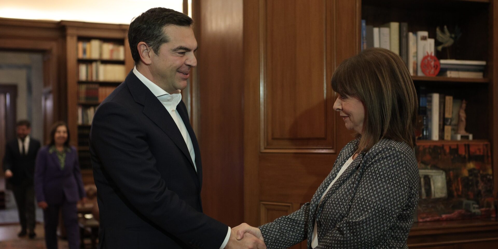 Ο Αλέξης Τσίπρας στην Πρόεδρο της Δημοκρατίας