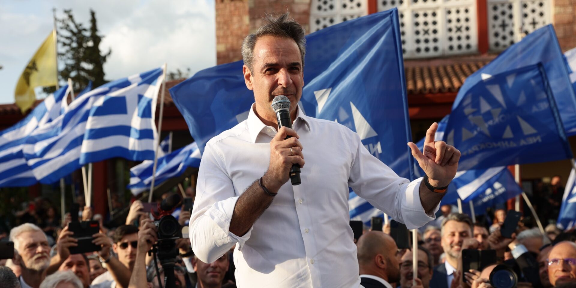 Ο Κυριάκος Μητσοτάκης στο Περιστέρι
