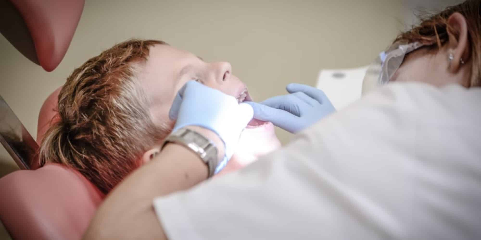 Στιγμιότυπο από επίσκεψη παιδιού σε οδοντιατρείο