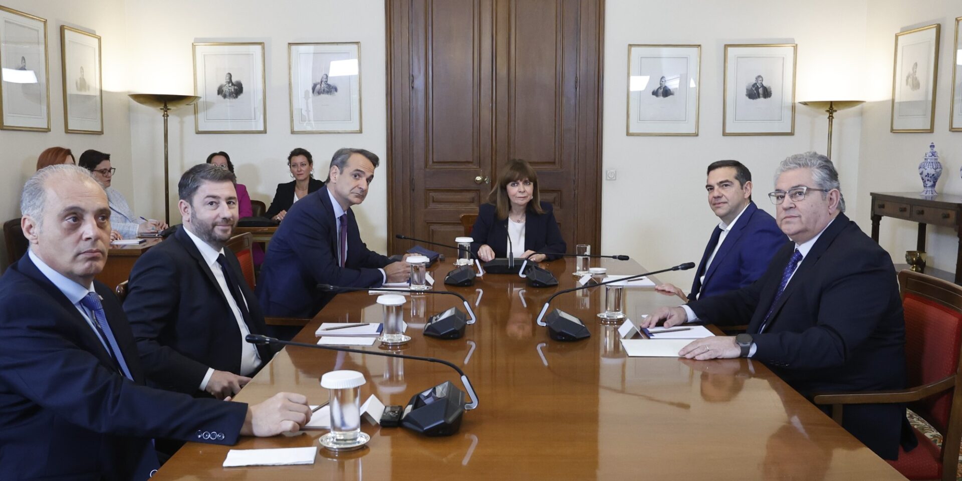 Στο Προεδρικό Μέγαρο οι πολιτικοί αρχηγοί